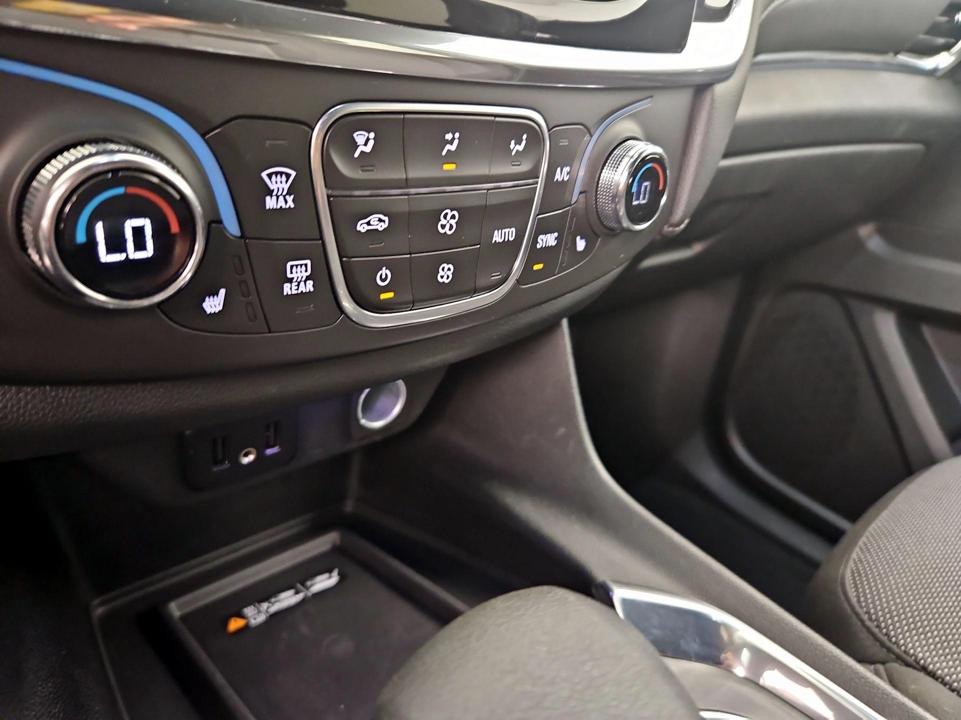 Thumbnail: 2023 Chevrolet Traverse - 16