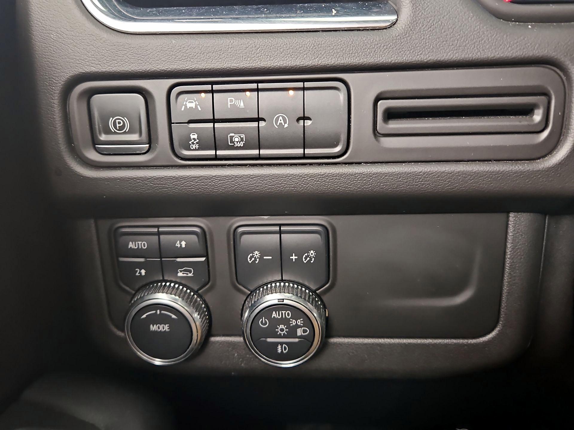 Thumbnail: 2023 GMC Yukon - 13