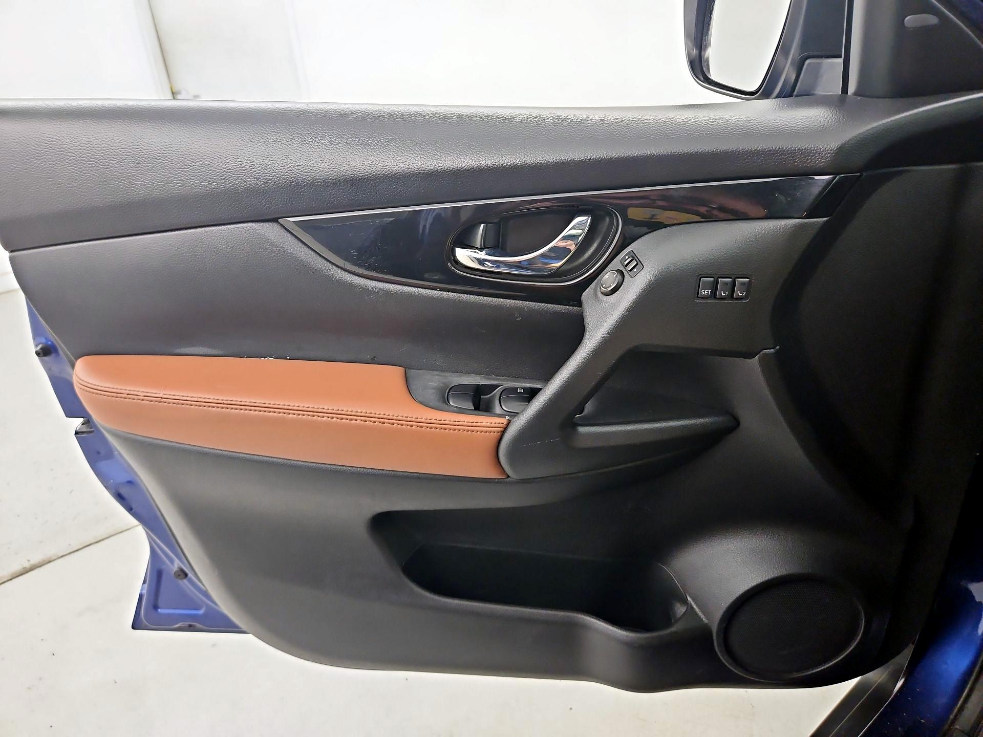 Thumbnail: 2018 Nissan Rogue - 12