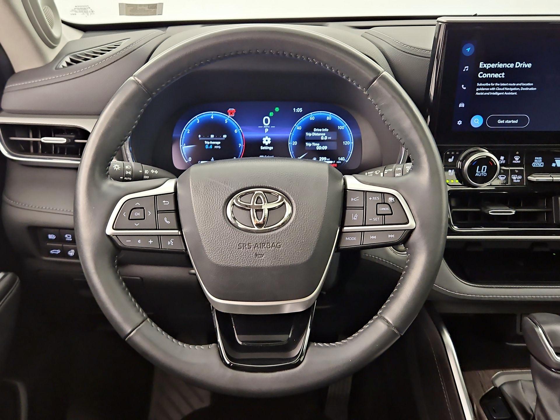 Thumbnail: 2023 Toyota Highlander - 10