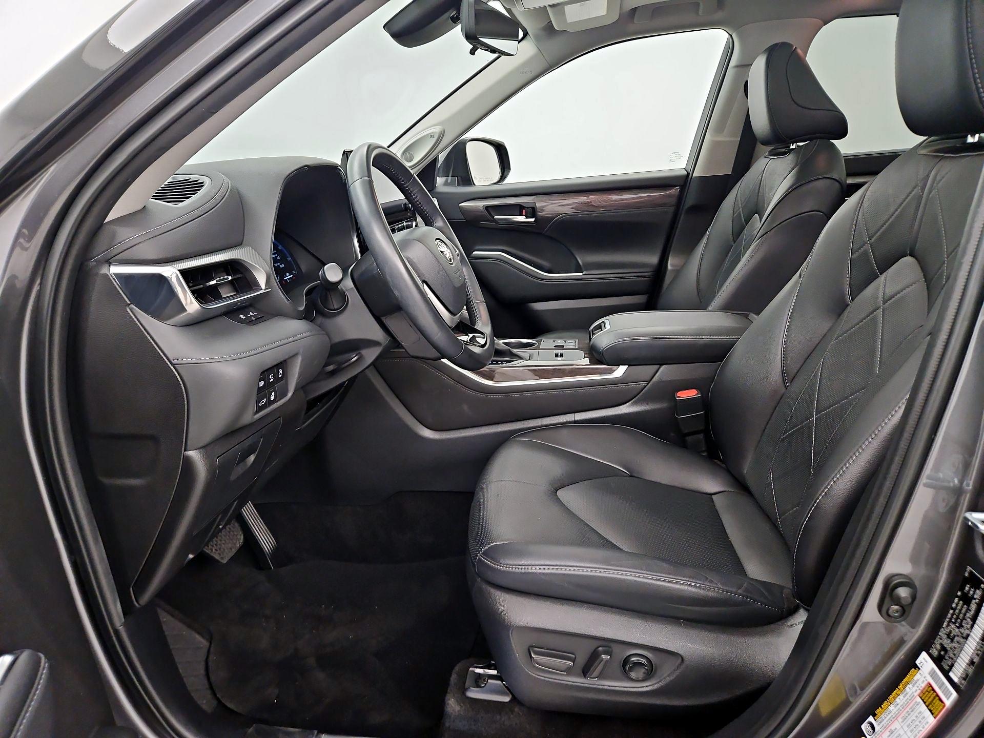 Thumbnail: 2023 Toyota Highlander - 11