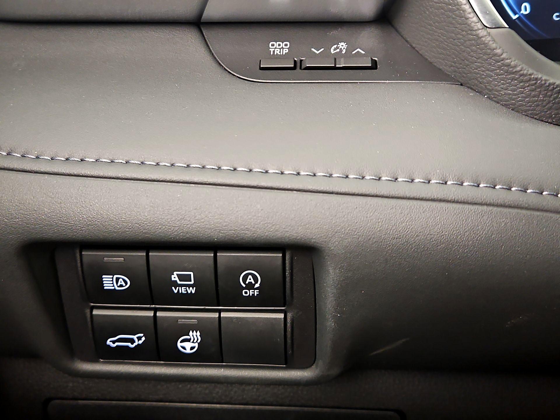 Thumbnail: 2023 Toyota Highlander - 13