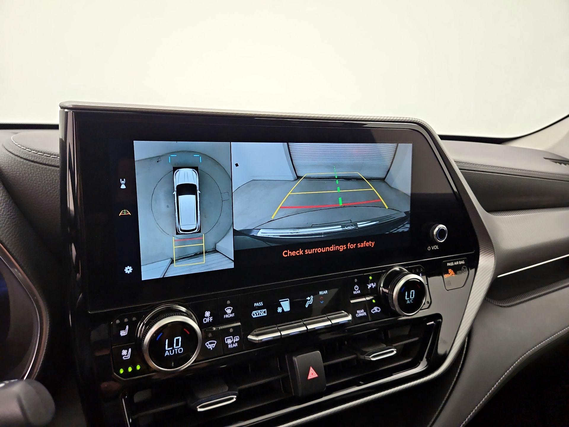 Thumbnail: 2023 Toyota Highlander - 14