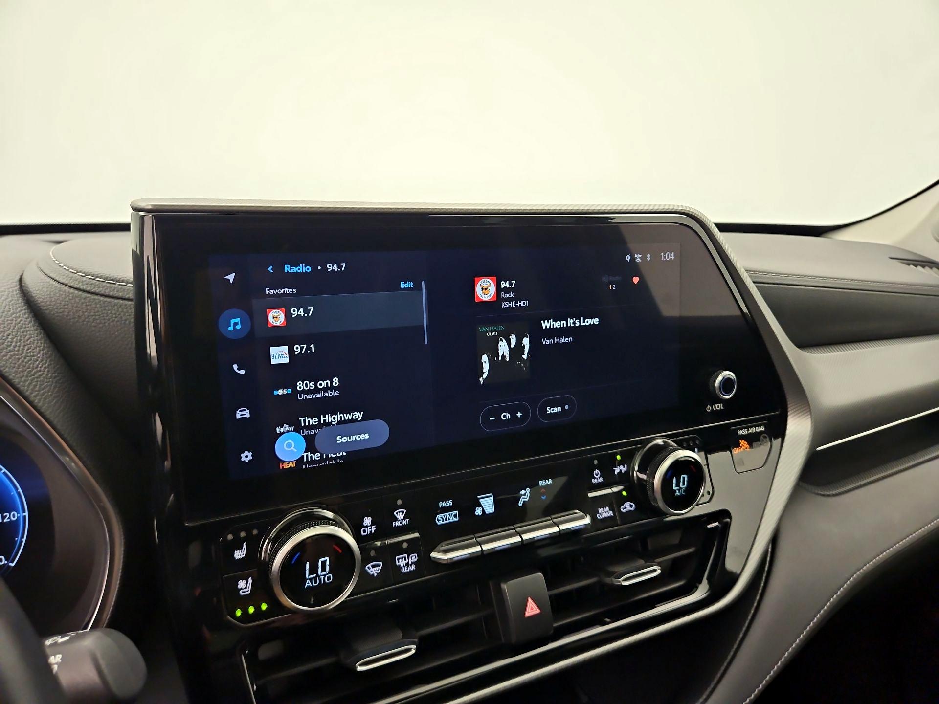 Thumbnail: 2023 Toyota Highlander - 15