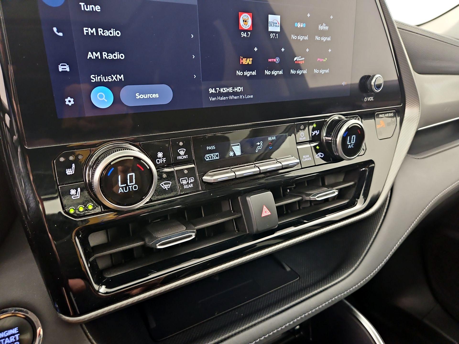 Thumbnail: 2023 Toyota Highlander - 16