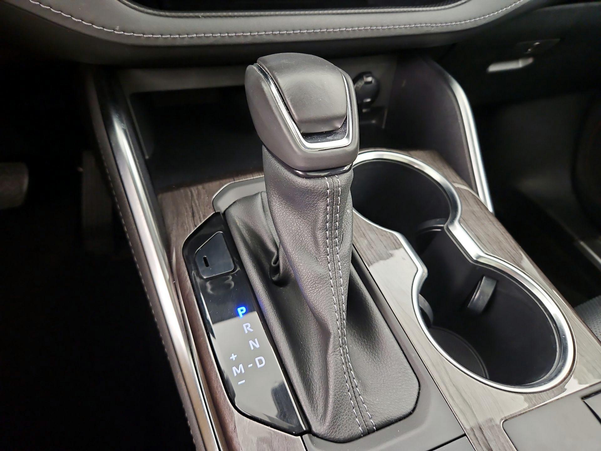 Thumbnail: 2023 Toyota Highlander - 17