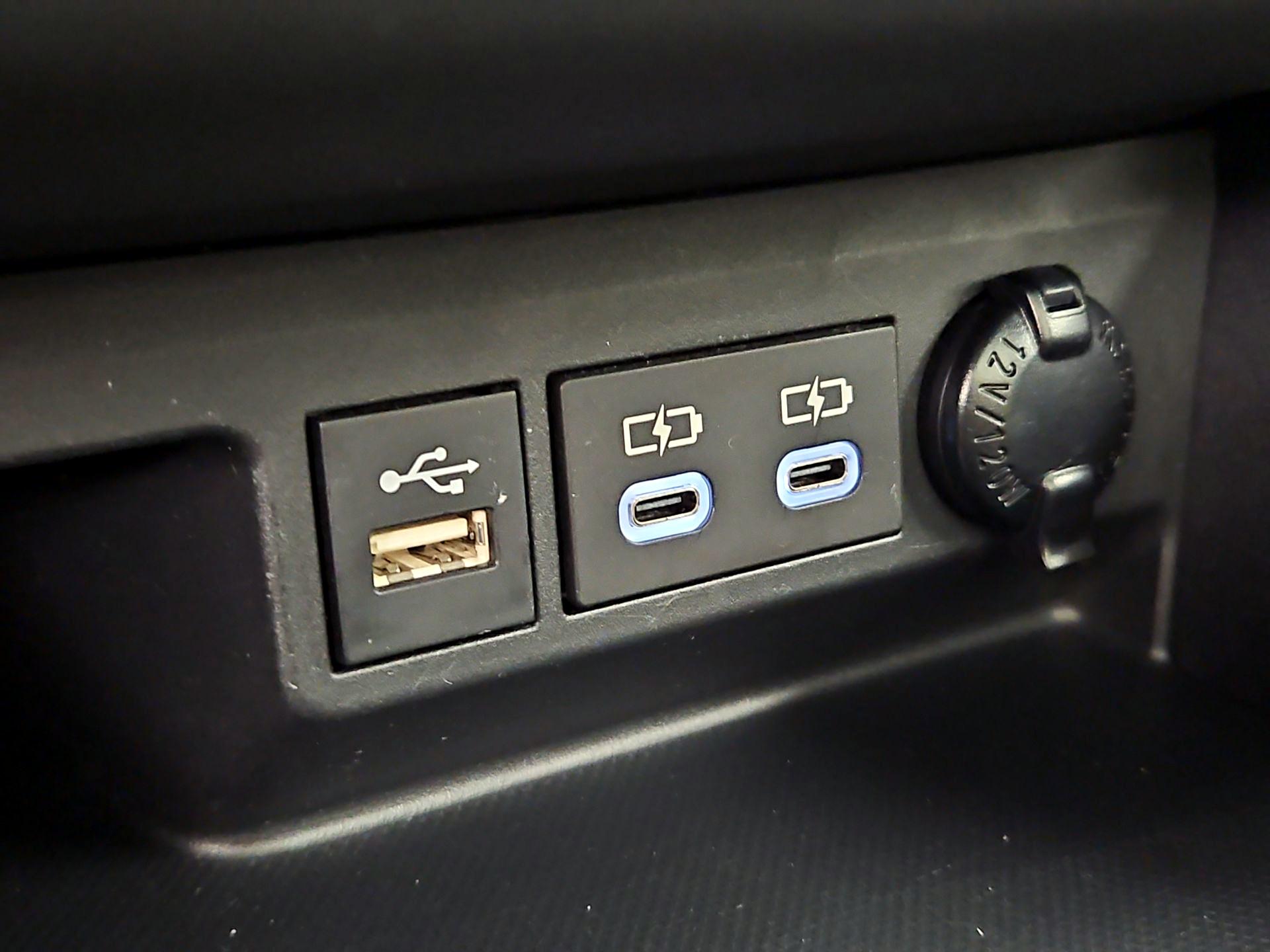 Thumbnail: 2023 Toyota Highlander - 18