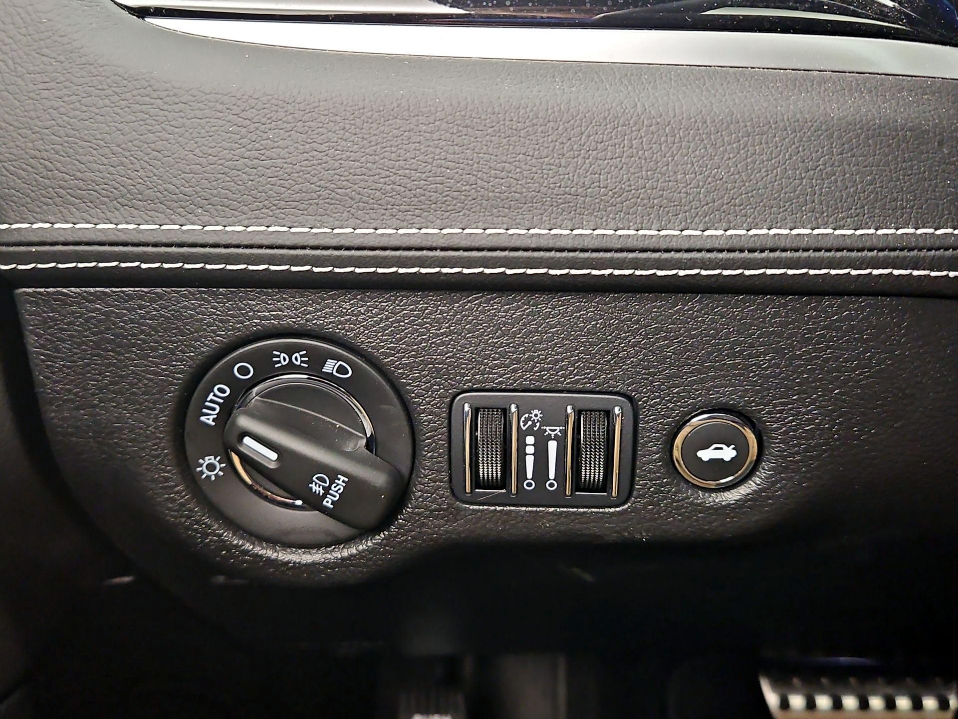 Thumbnail: 2023 Chrysler 300 - 13