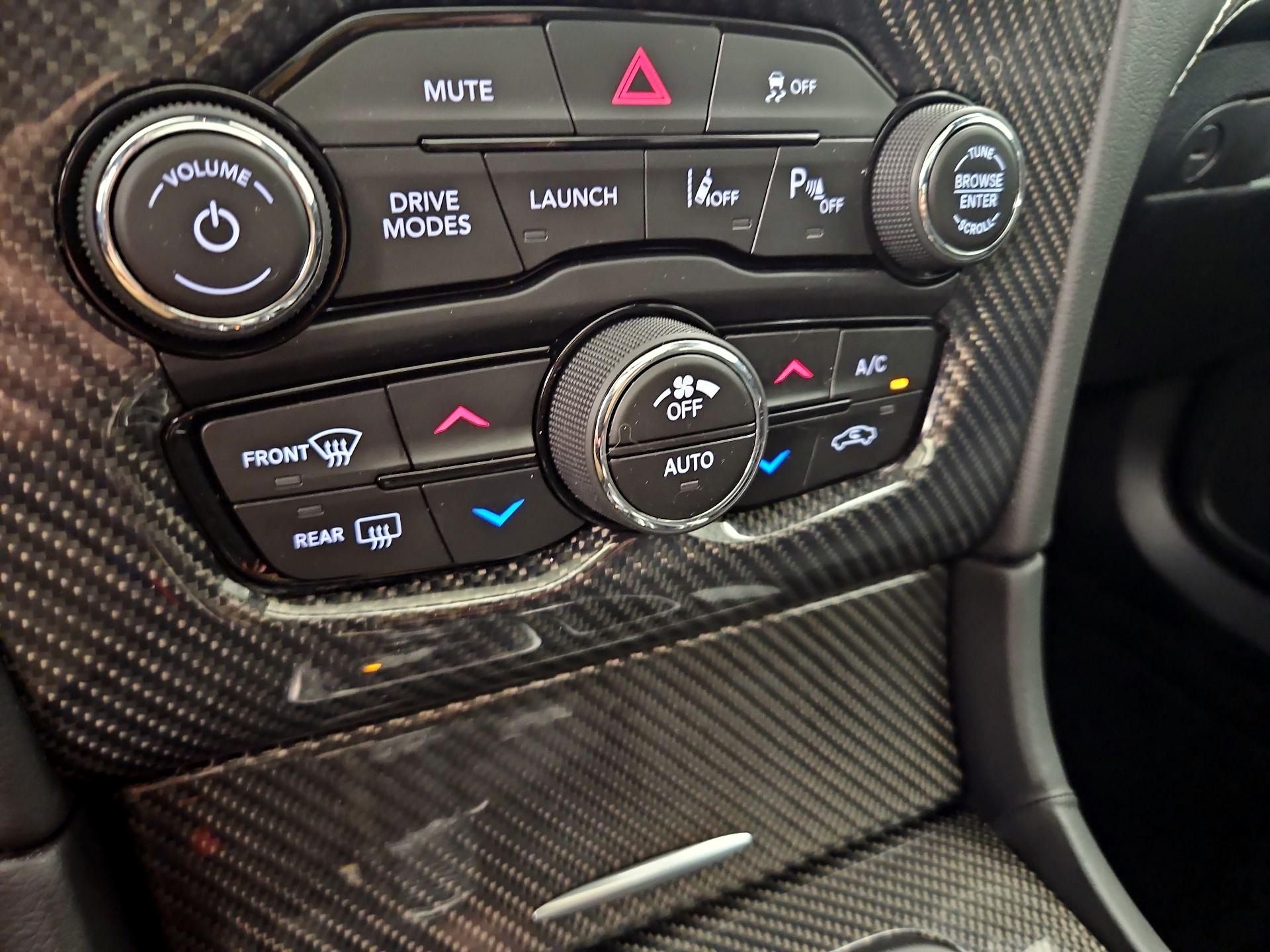 Thumbnail: 2023 Chrysler 300 - 17