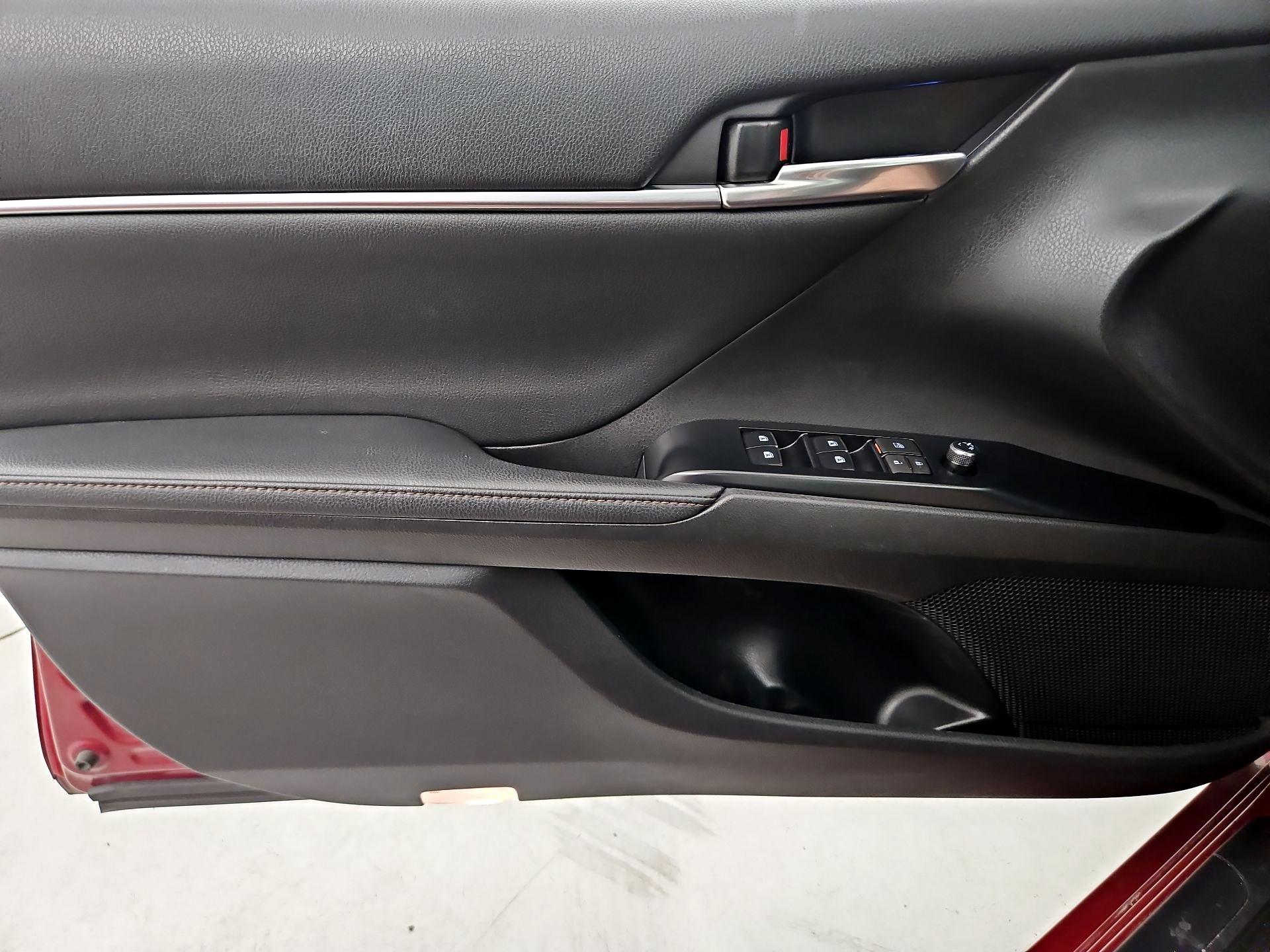 Thumbnail: 2020 Toyota Camry - 12
