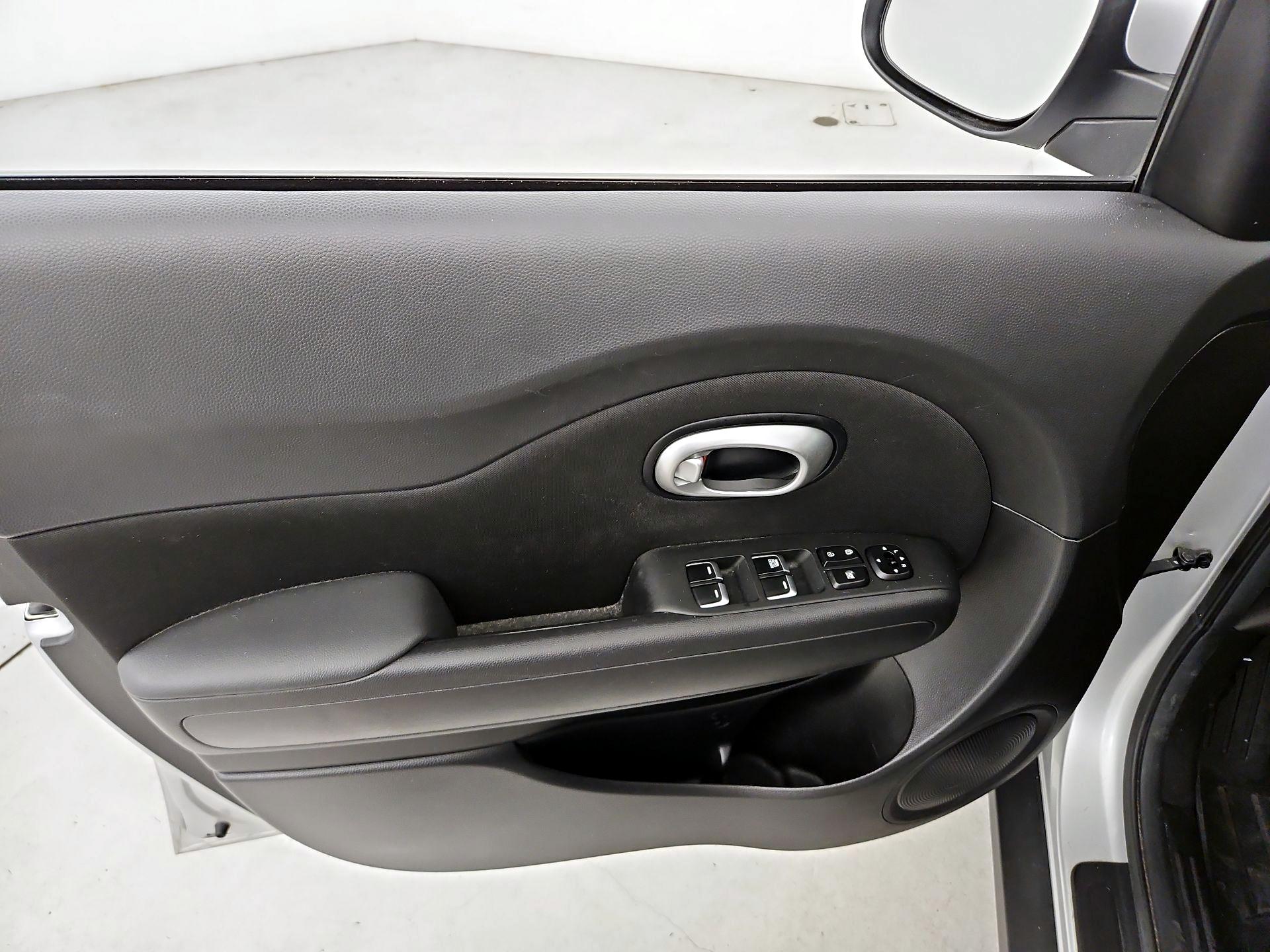 Thumbnail: 2018 Kia Soul - 12