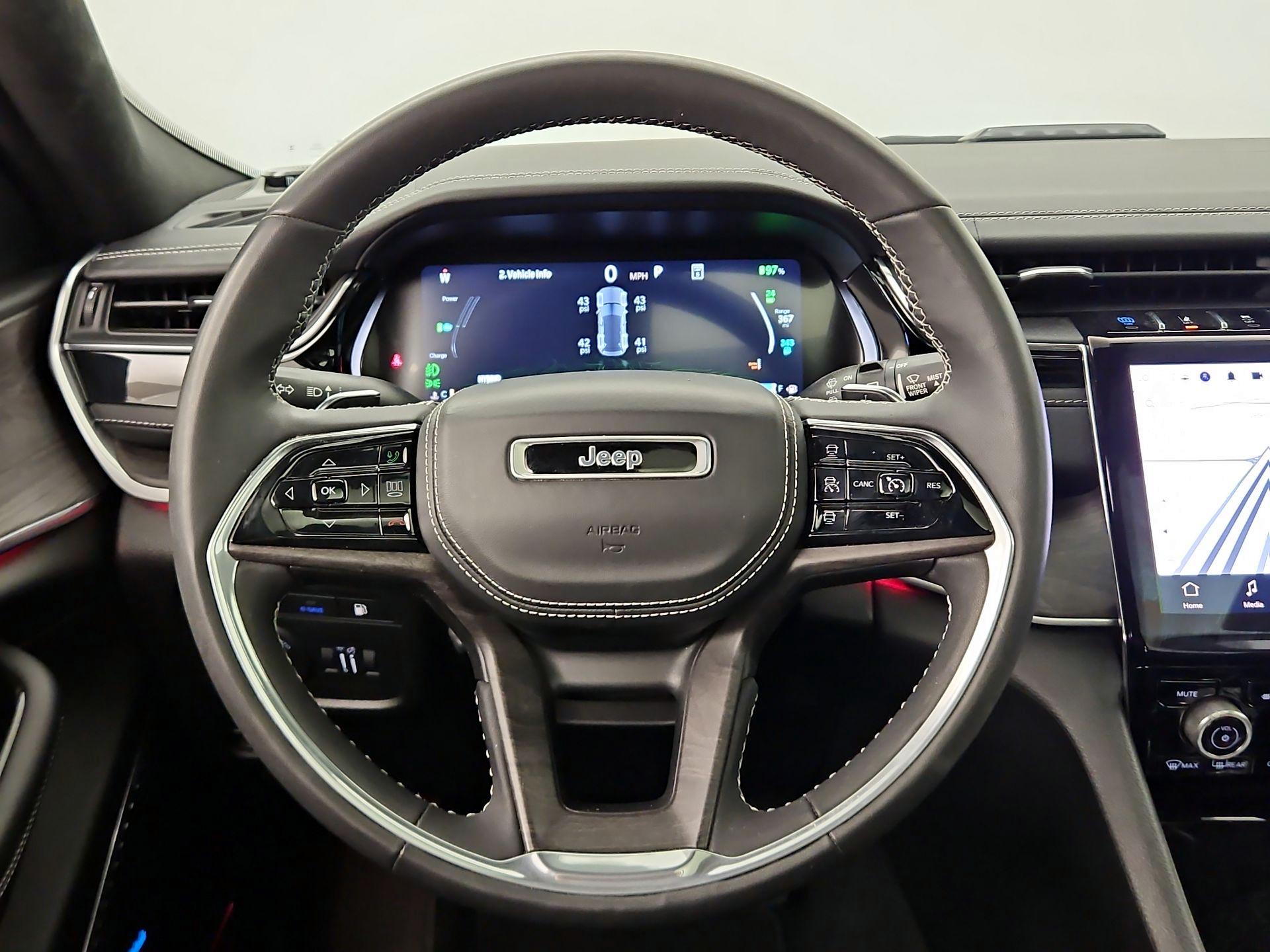 Thumbnail: 2023 Jeep Grand Cherokee - 10