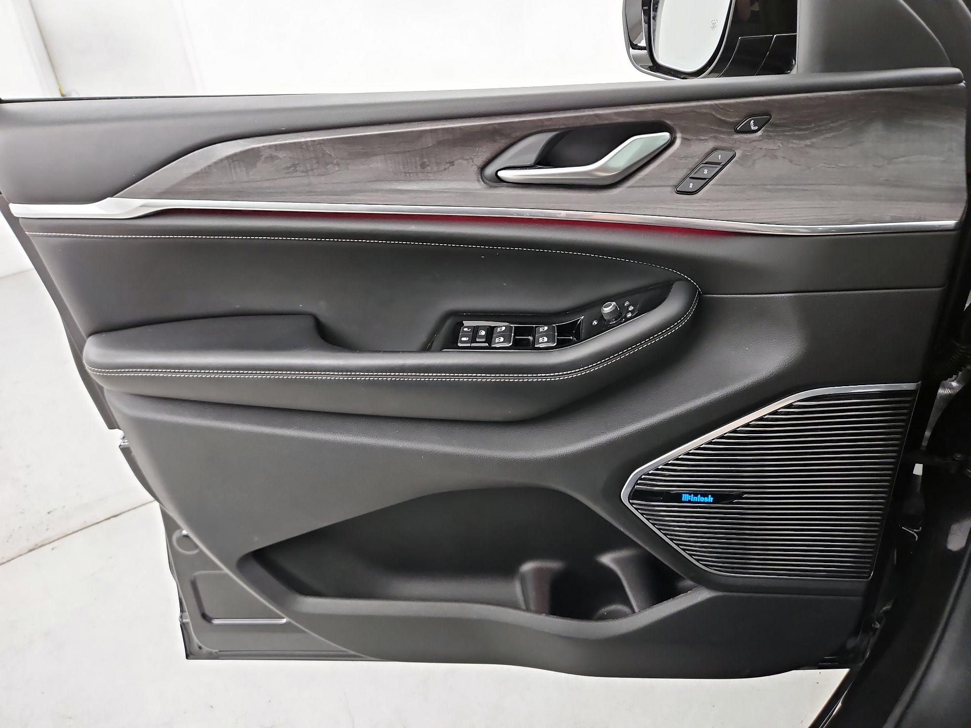 Thumbnail: 2023 Jeep Grand Cherokee - 12