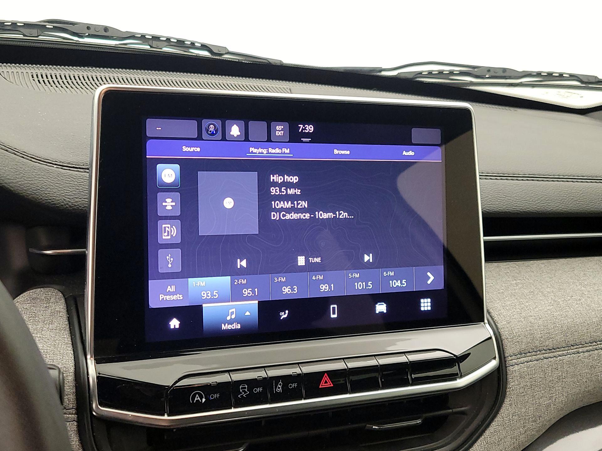 Thumbnail: 2023 Jeep Compass - 15