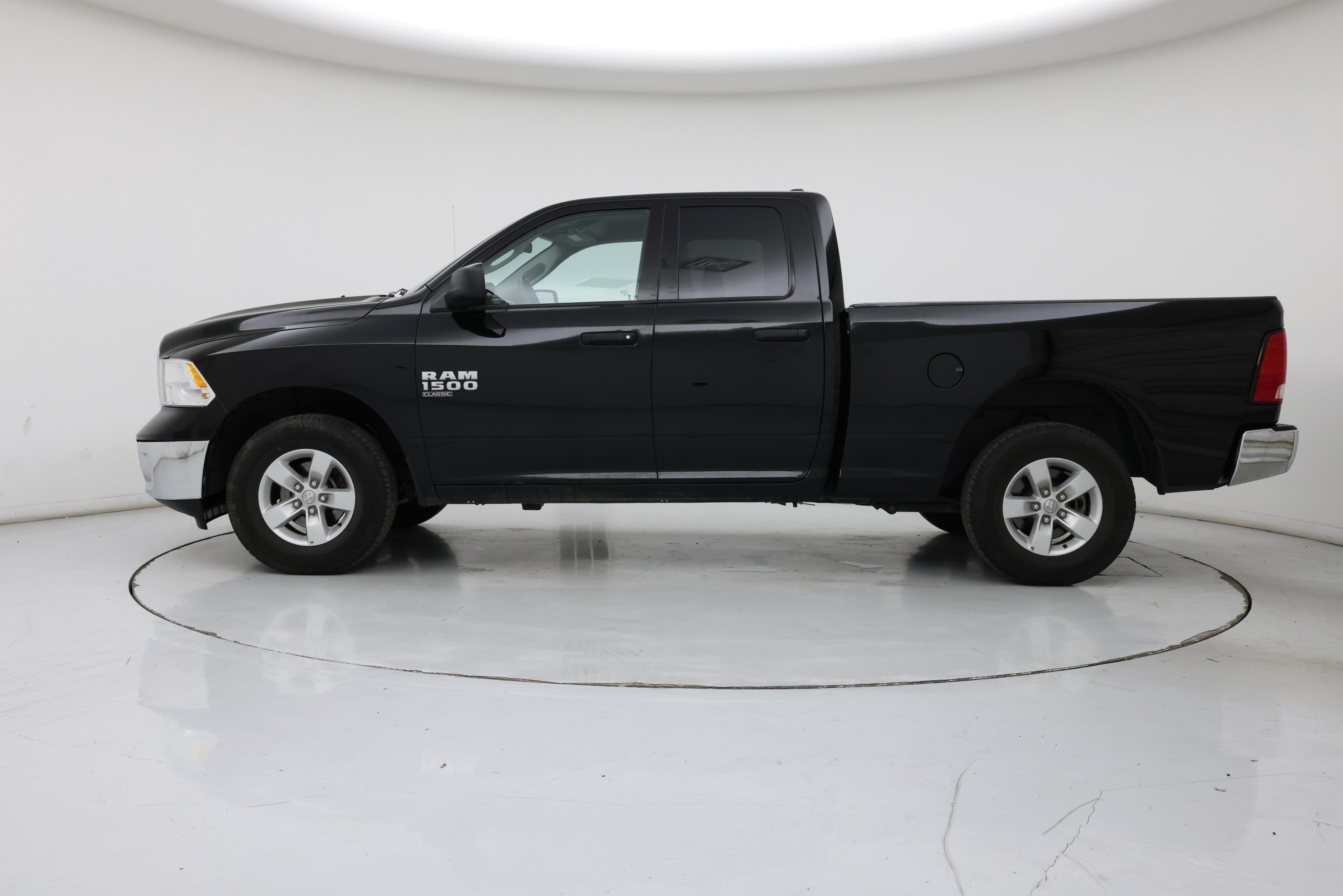 Thumbnail: 2024 RAM 1500 Classic - 3