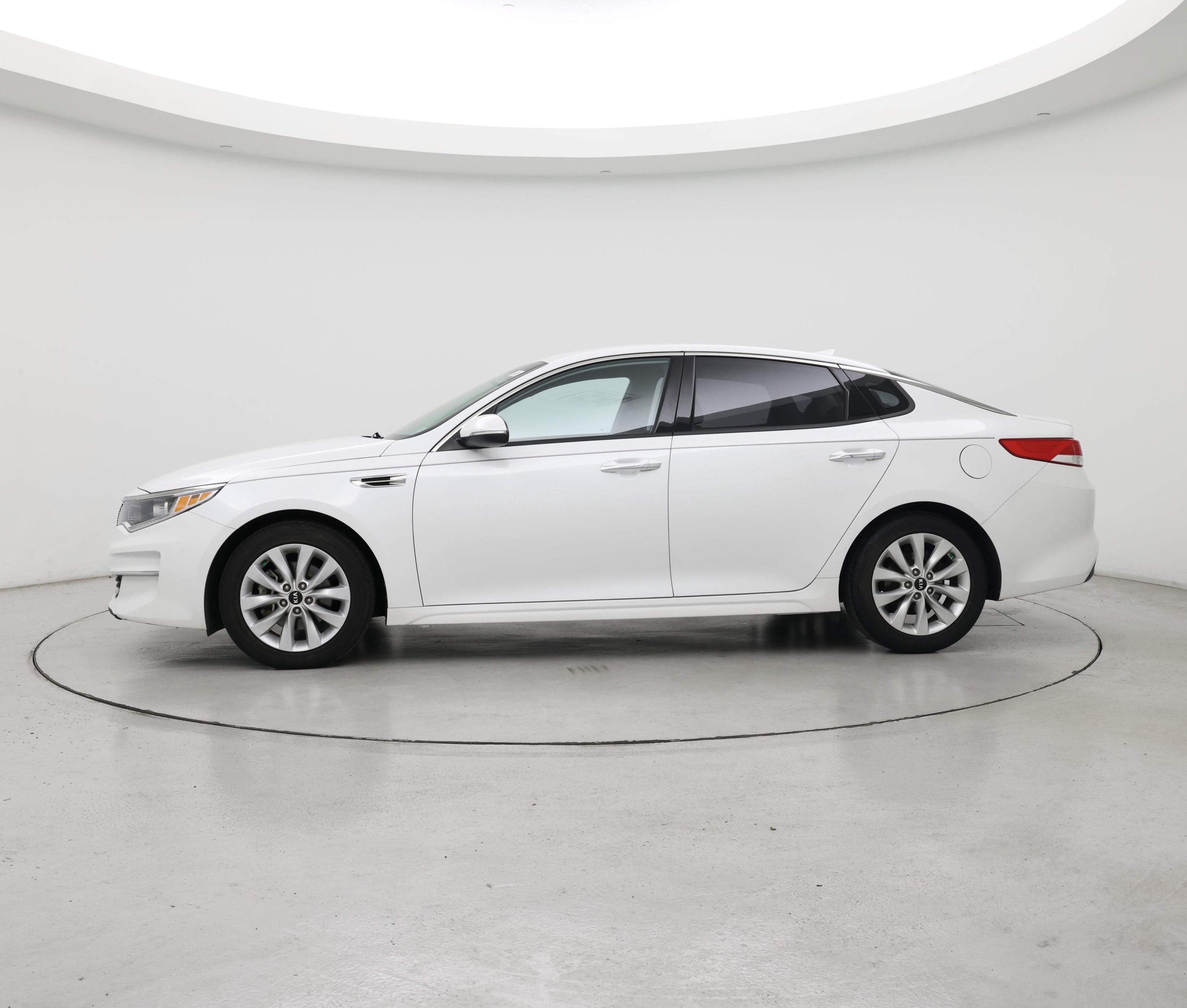 Thumbnail: 2018 Kia Optima - 3