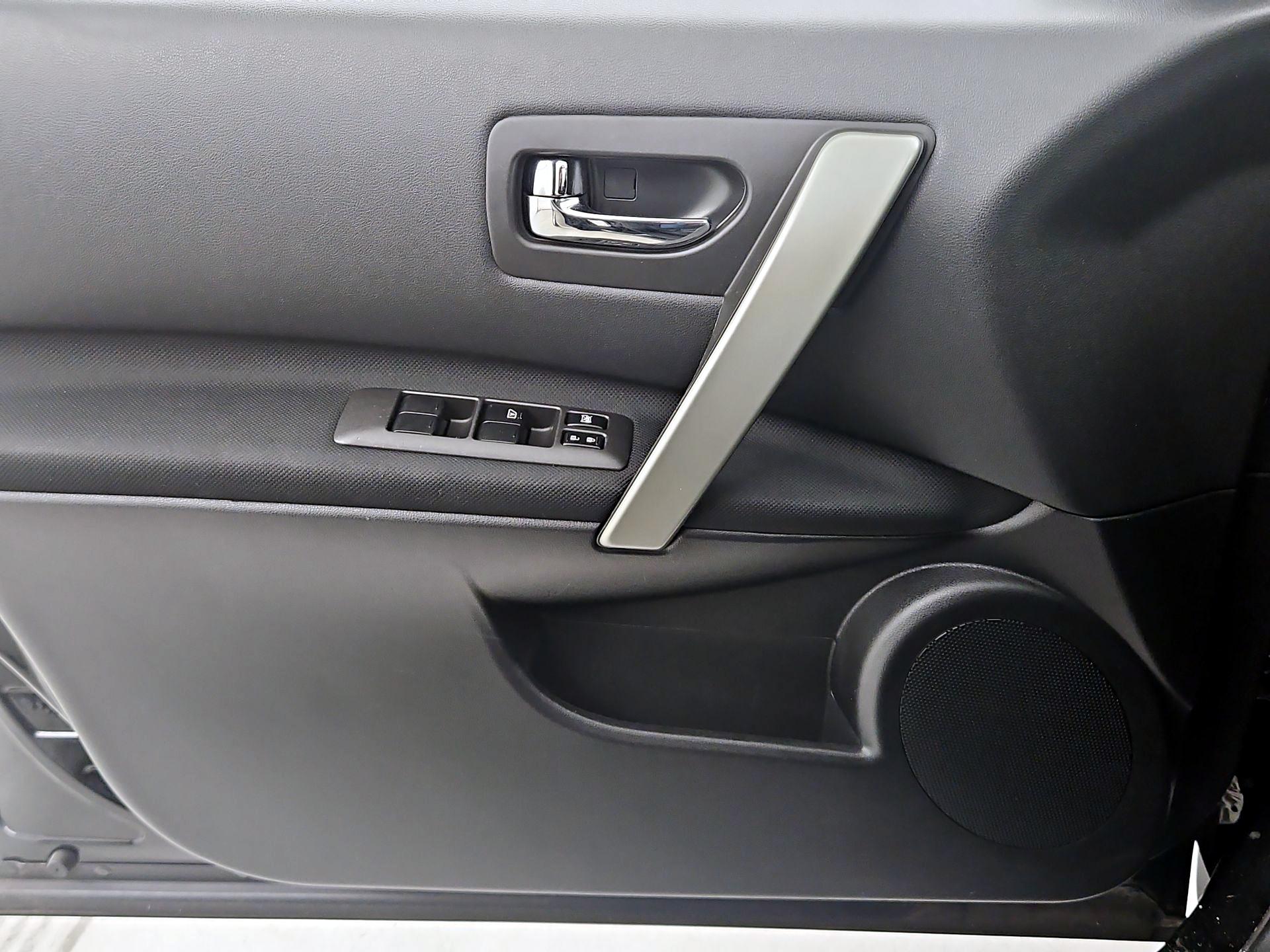 Thumbnail: 2015 Nissan Rogue - 12