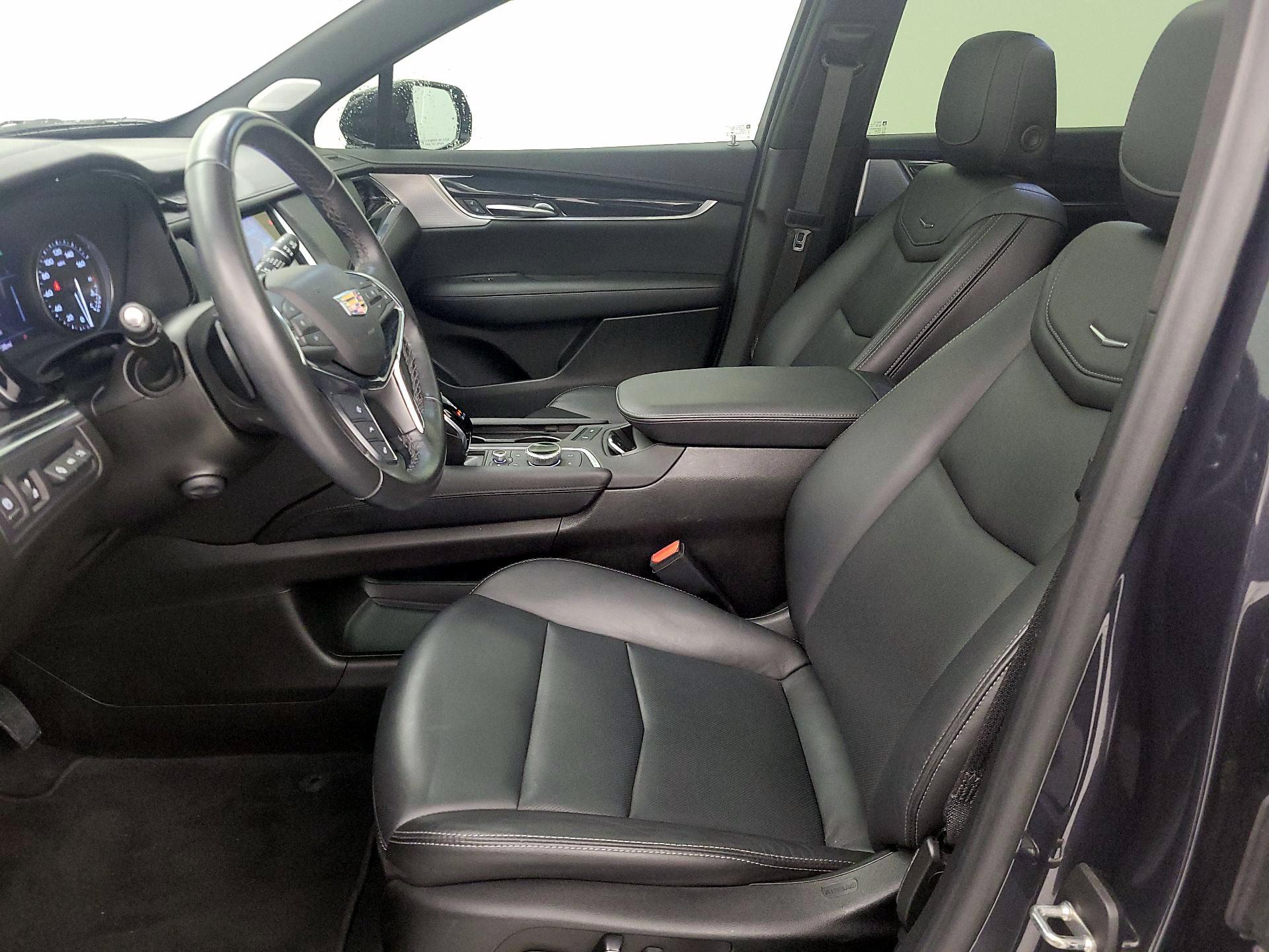 Thumbnail: 2023 Cadillac XT5 - 11