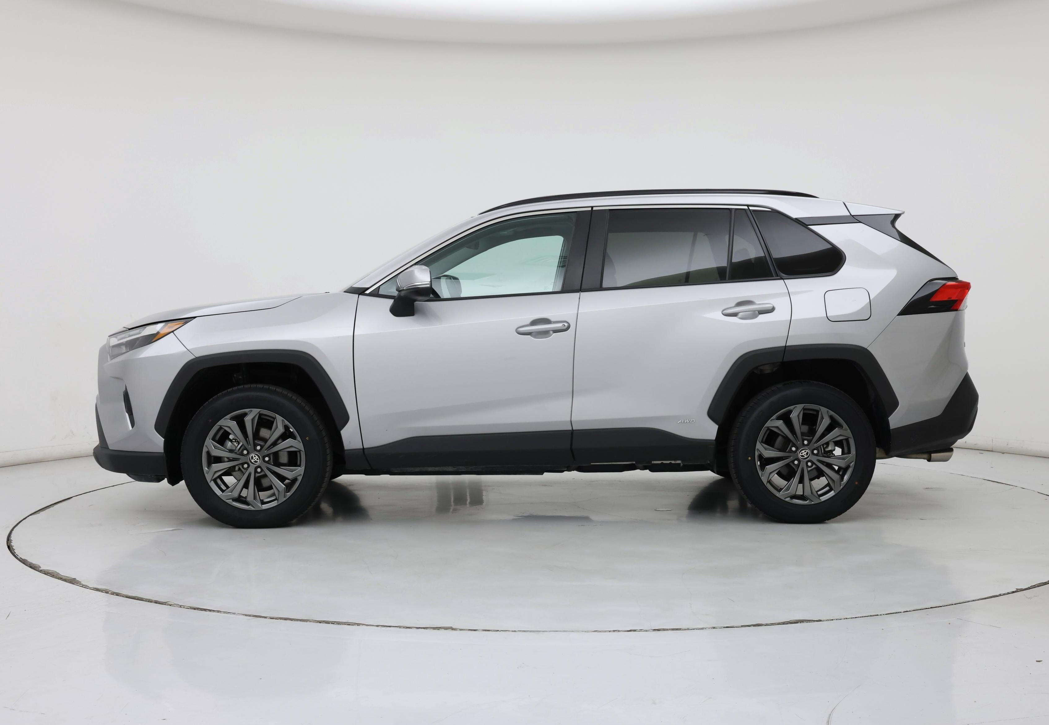 Thumbnail: 2022 Toyota RAV4 - 3