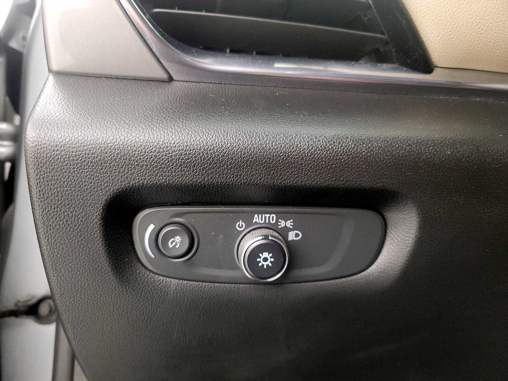 Thumbnail: 2023 Chevrolet Traverse - 14