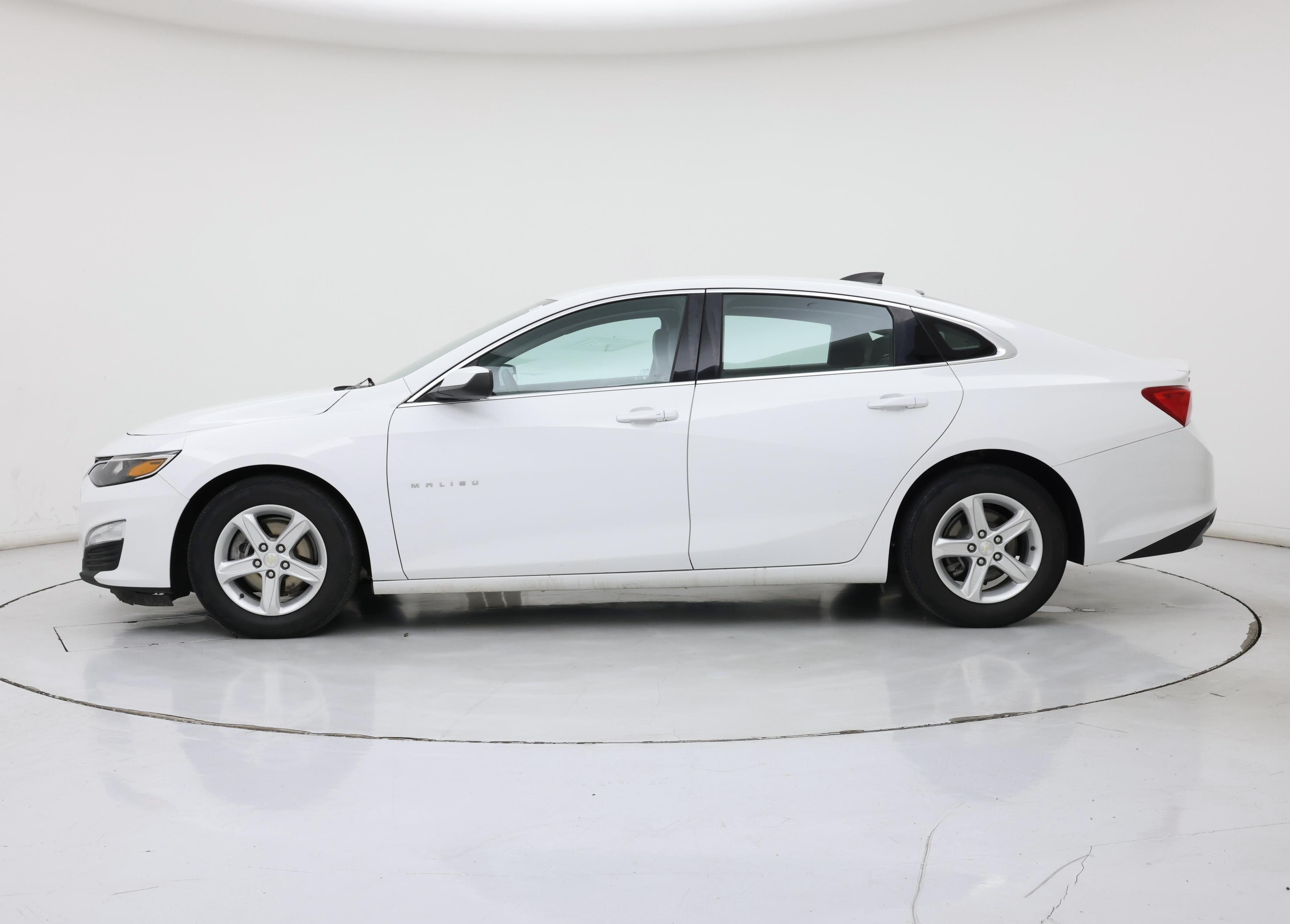 Thumbnail: 2020 Chevrolet Malibu - 3