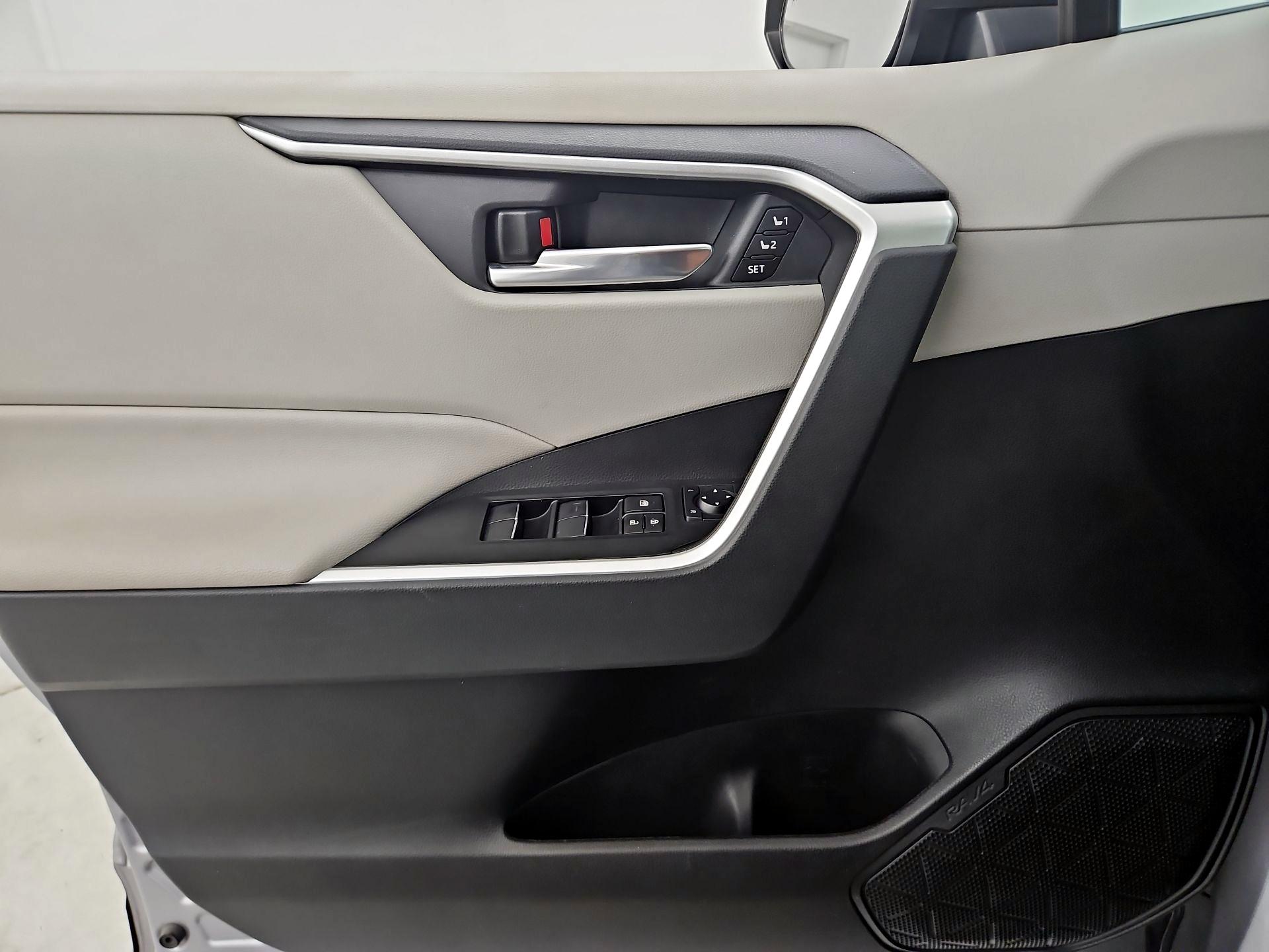 Thumbnail: 2021 Toyota RAV4 - 12