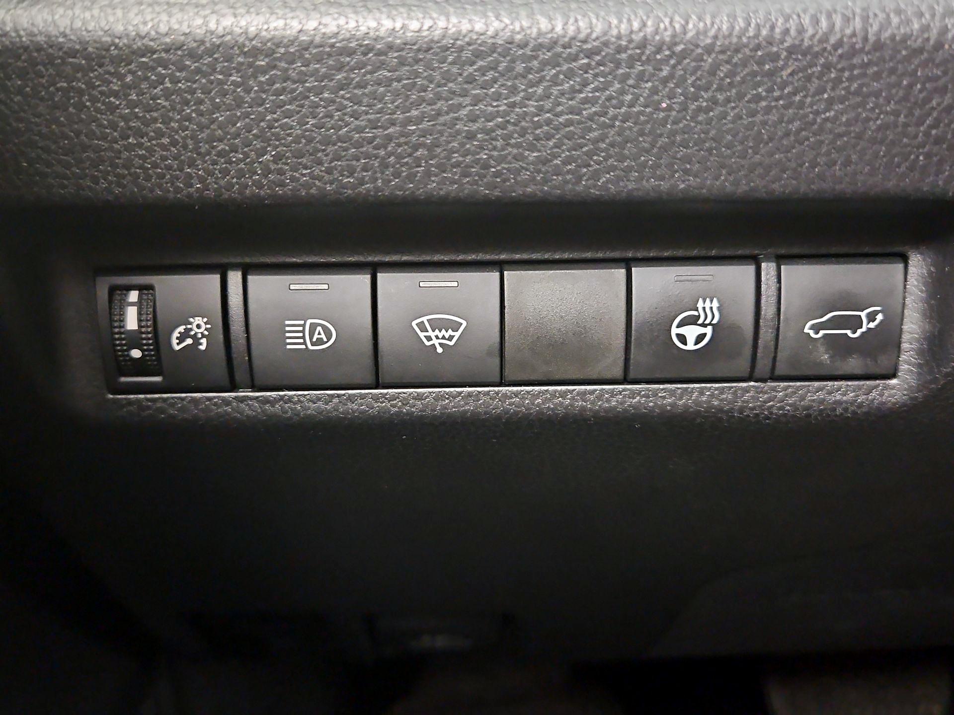 Thumbnail: 2021 Toyota RAV4 - 13