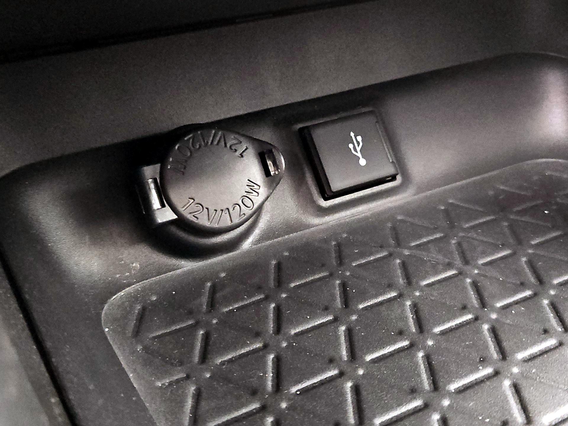 Thumbnail: 2021 Toyota RAV4 - 18