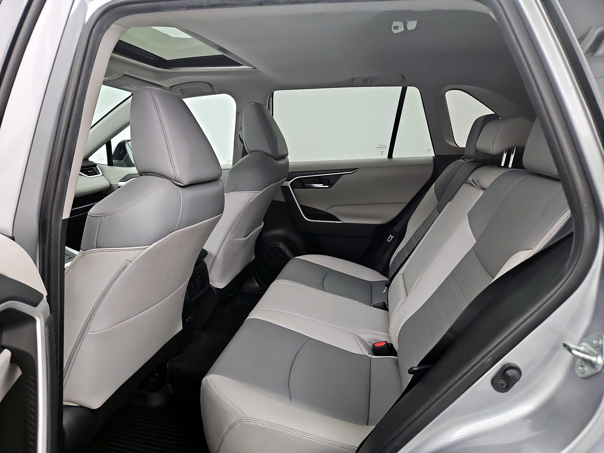 Thumbnail: 2021 Toyota RAV4 - 20