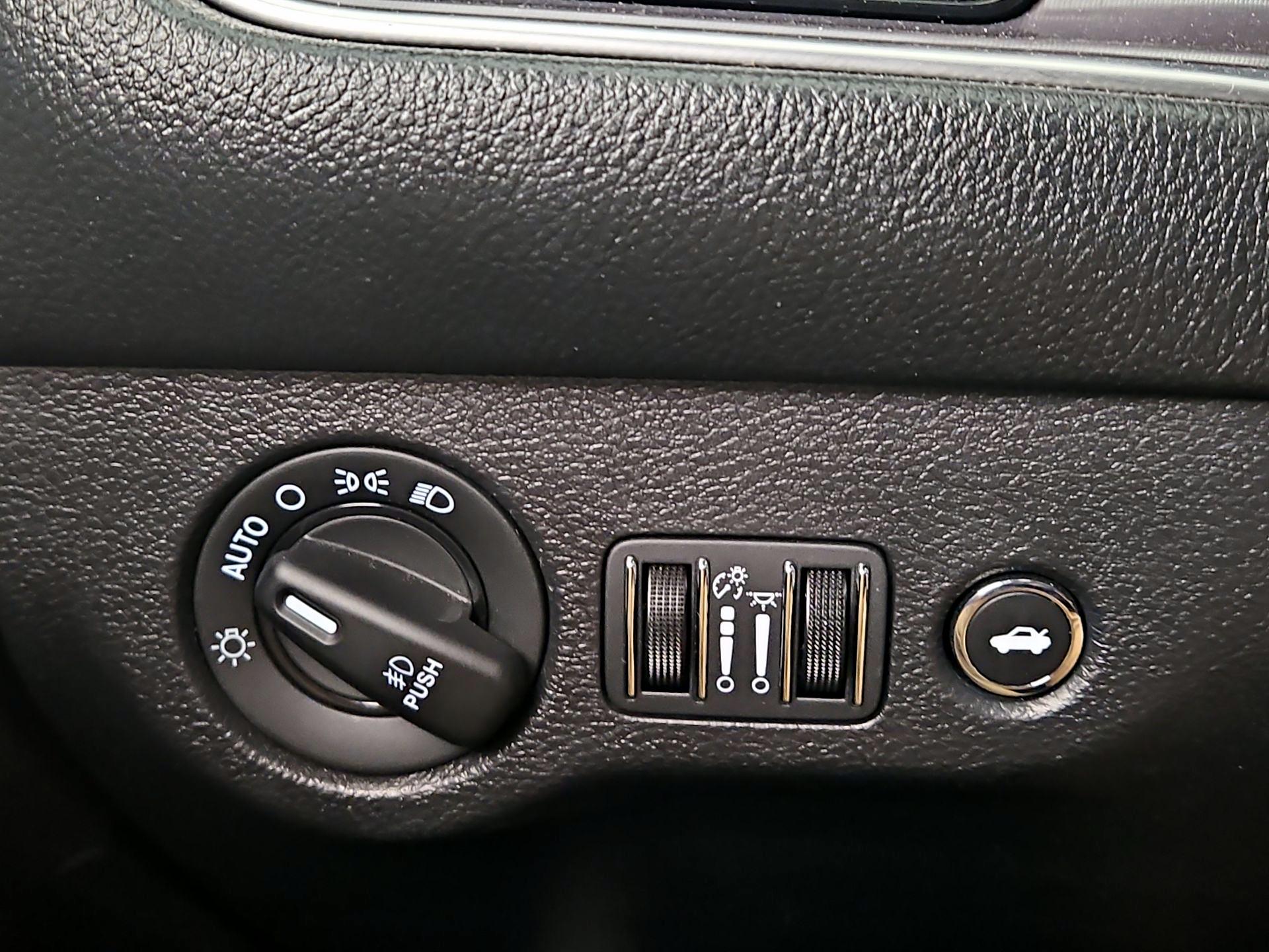 Thumbnail: 2019 Dodge Challenger - 13