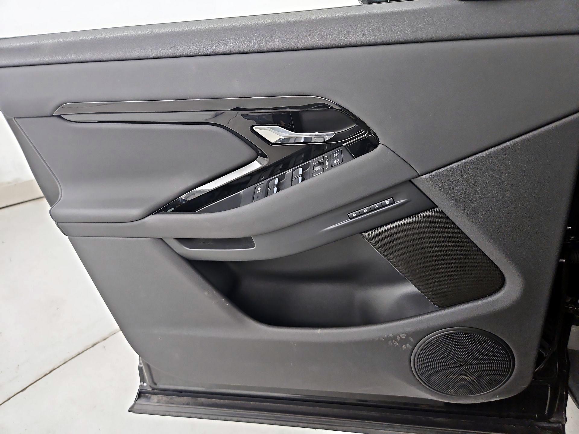 Thumbnail: 2024 Land Rover Range Rover Evoque - 12