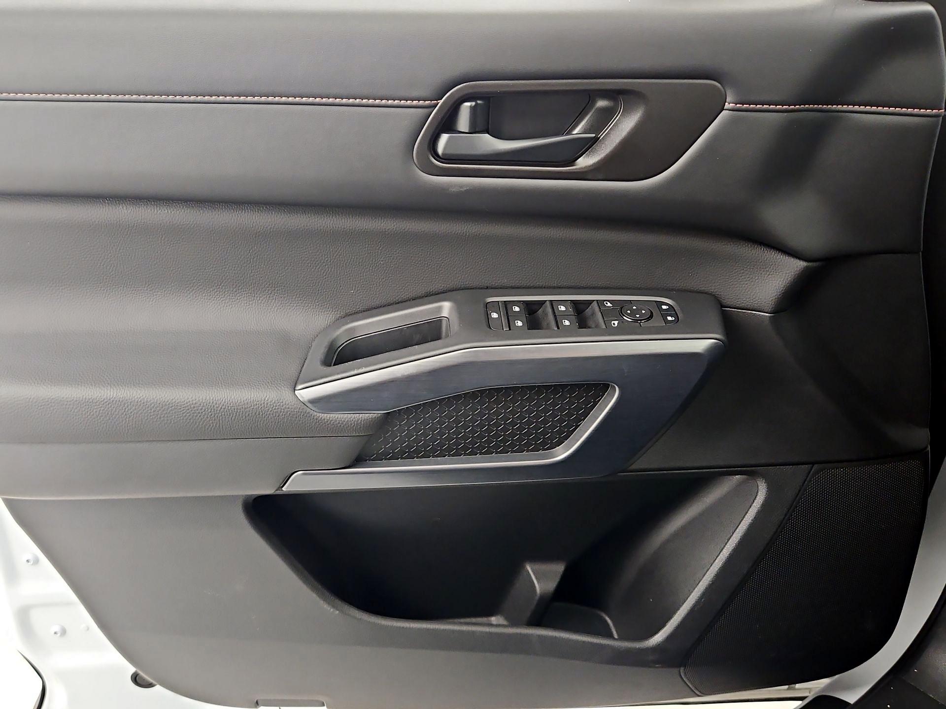 Thumbnail: 2025 Nissan Pathfinder - 12