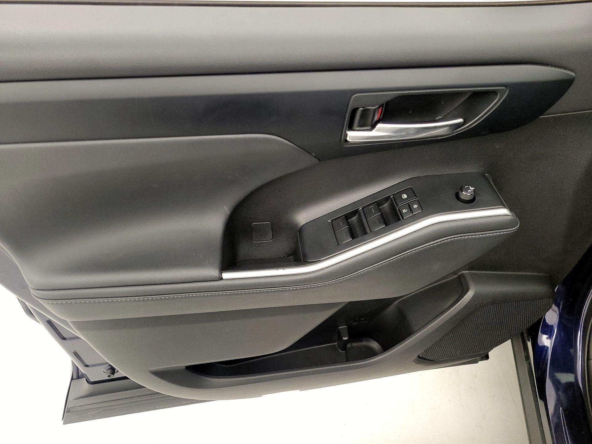 Thumbnail: 2022 Toyota Highlander - 12