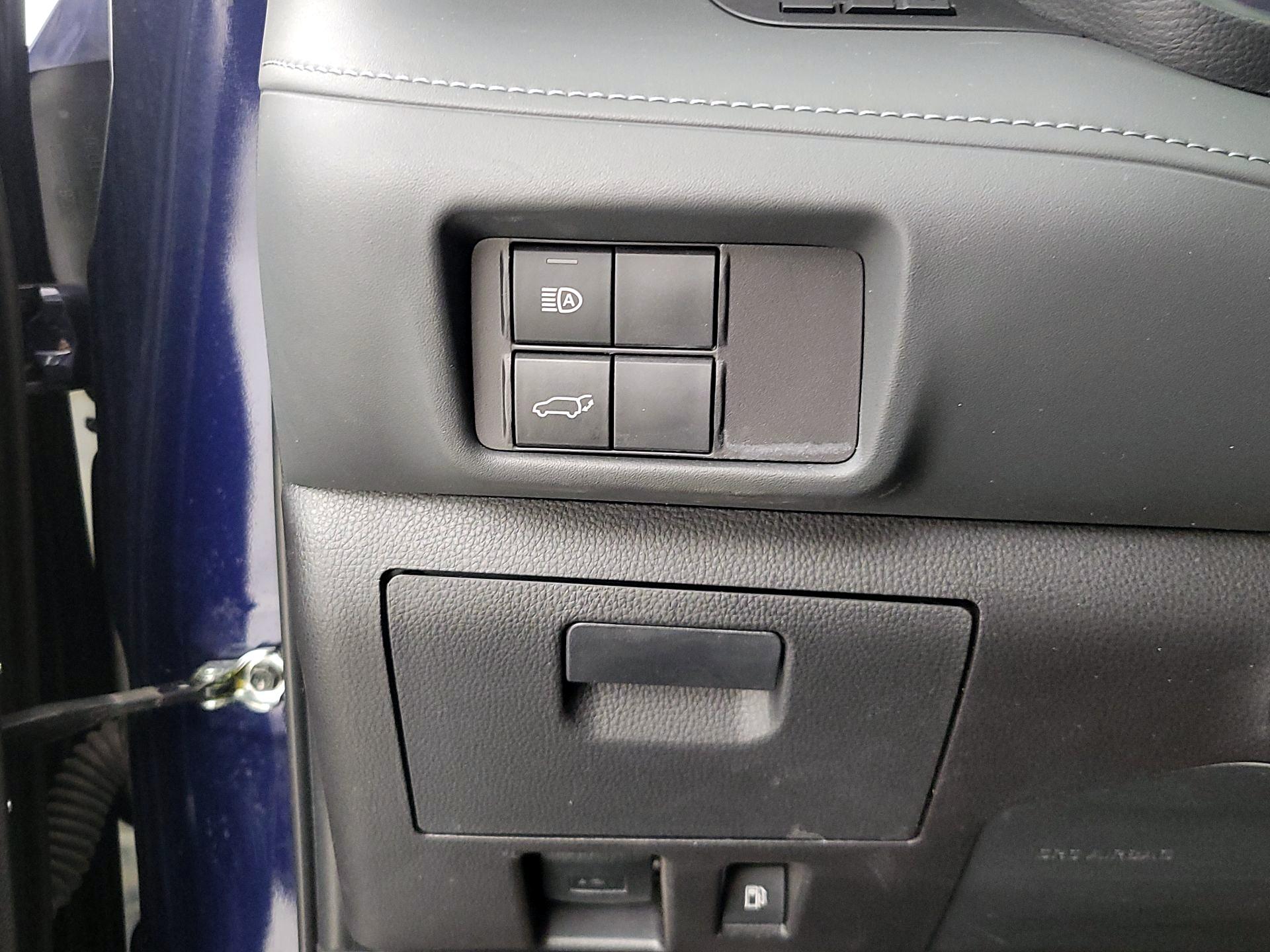 Thumbnail: 2022 Toyota Highlander - 13