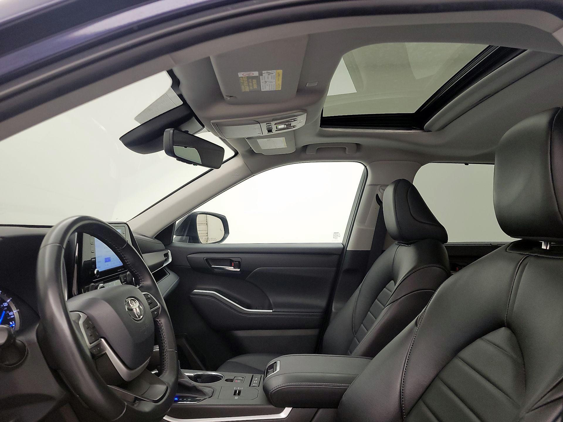 Thumbnail: 2022 Toyota Highlander - 19