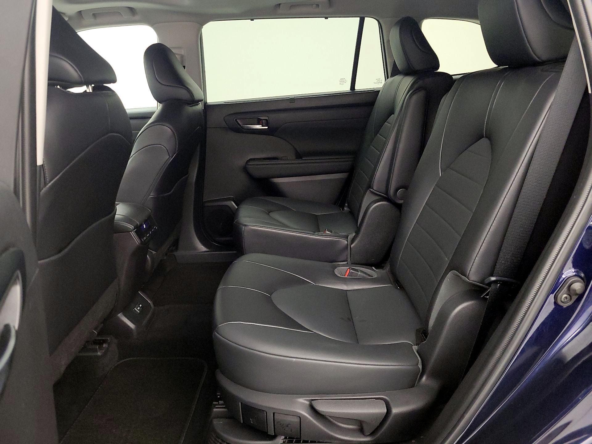 Thumbnail: 2022 Toyota Highlander - 20