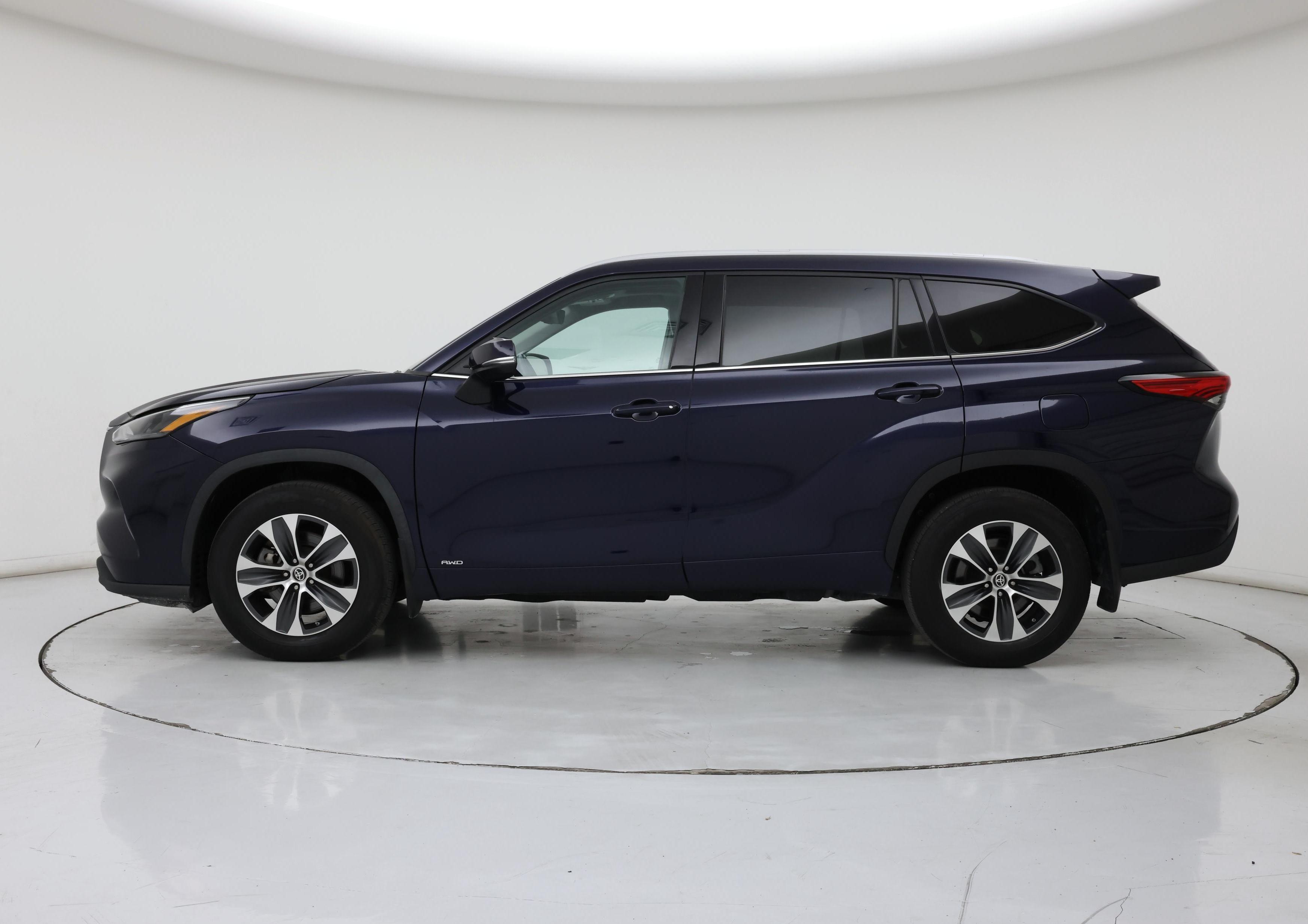 Thumbnail: 2022 Toyota Highlander - 3