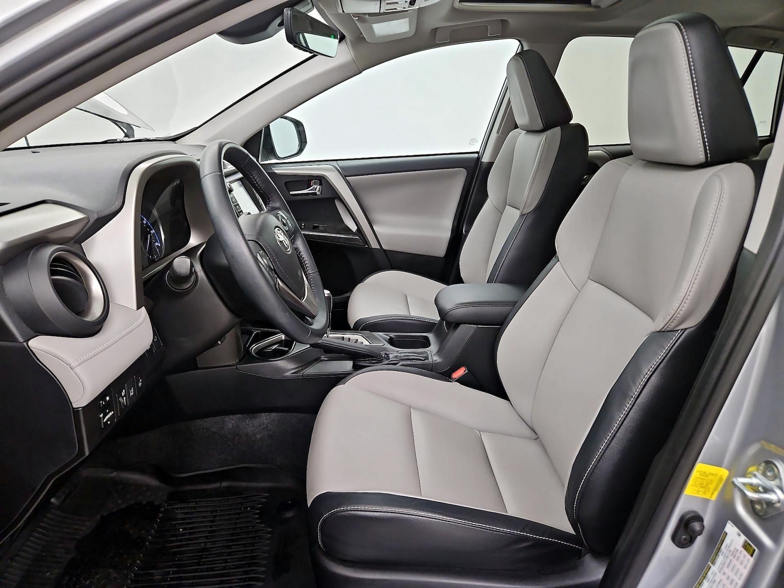 2017 Toyota RAV4 Platinum - Photo 12