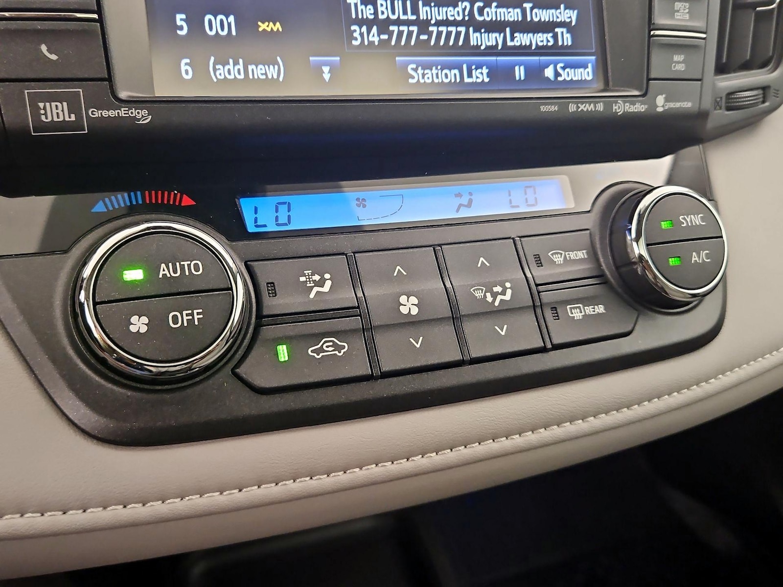 2017 Toyota RAV4 Platinum - Photo 17