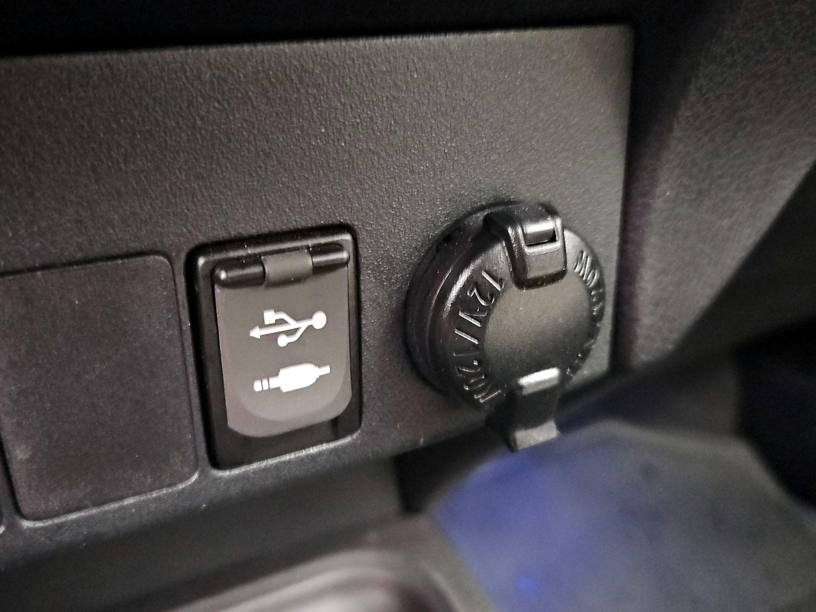2017 Toyota RAV4 Platinum - Photo 19