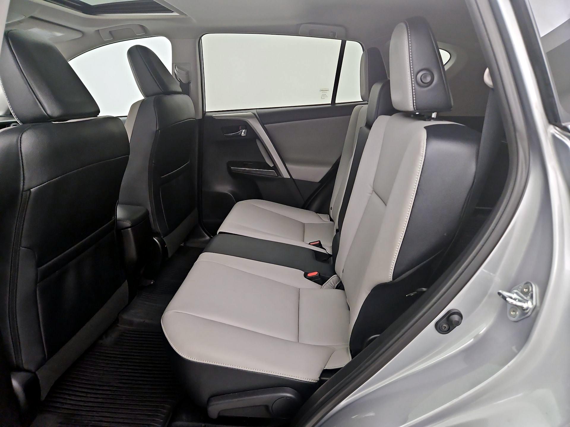Thumbnail: 2017 Toyota RAV4 - 20