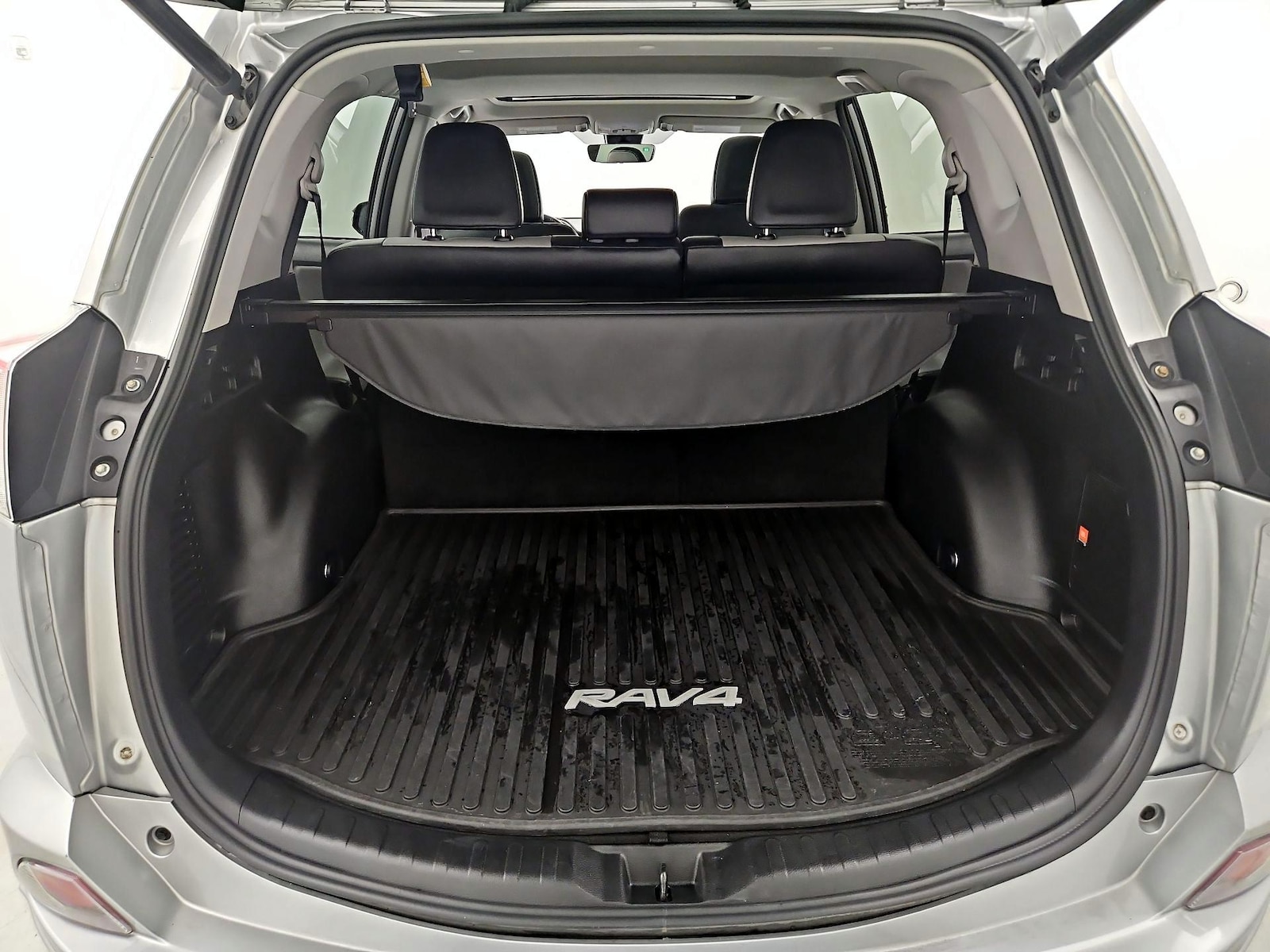 2017 Toyota RAV4 Platinum - Photo 22