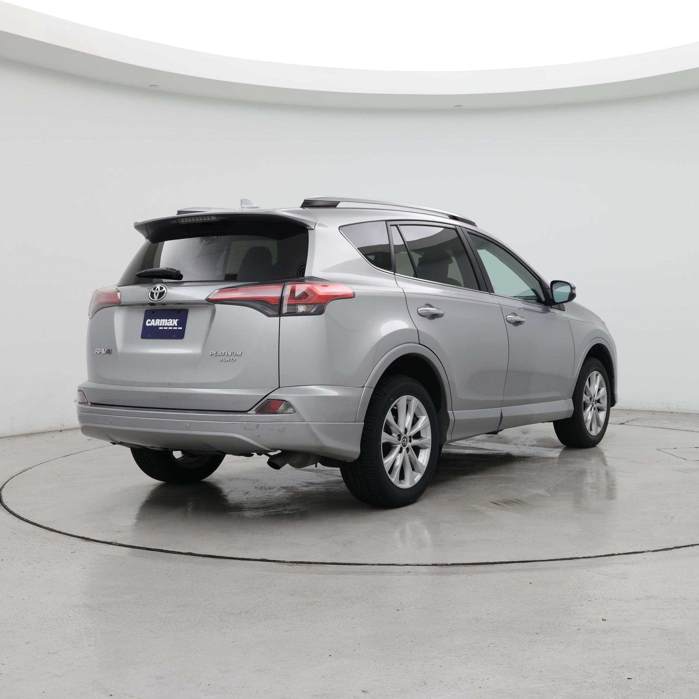 Thumbnail: 2017 Toyota RAV4 - 8