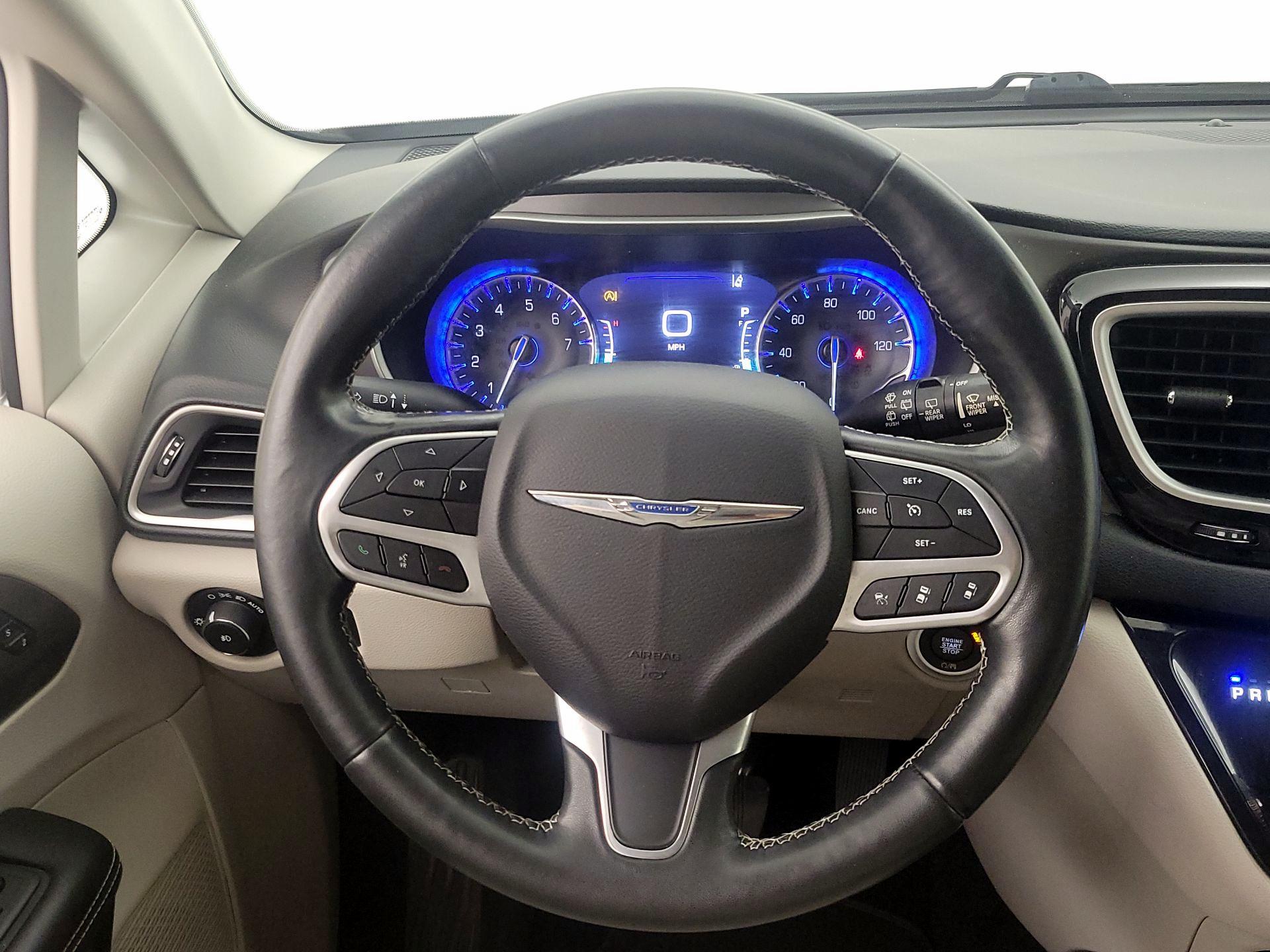 Thumbnail: 2020 Chrysler Pacifica - 10