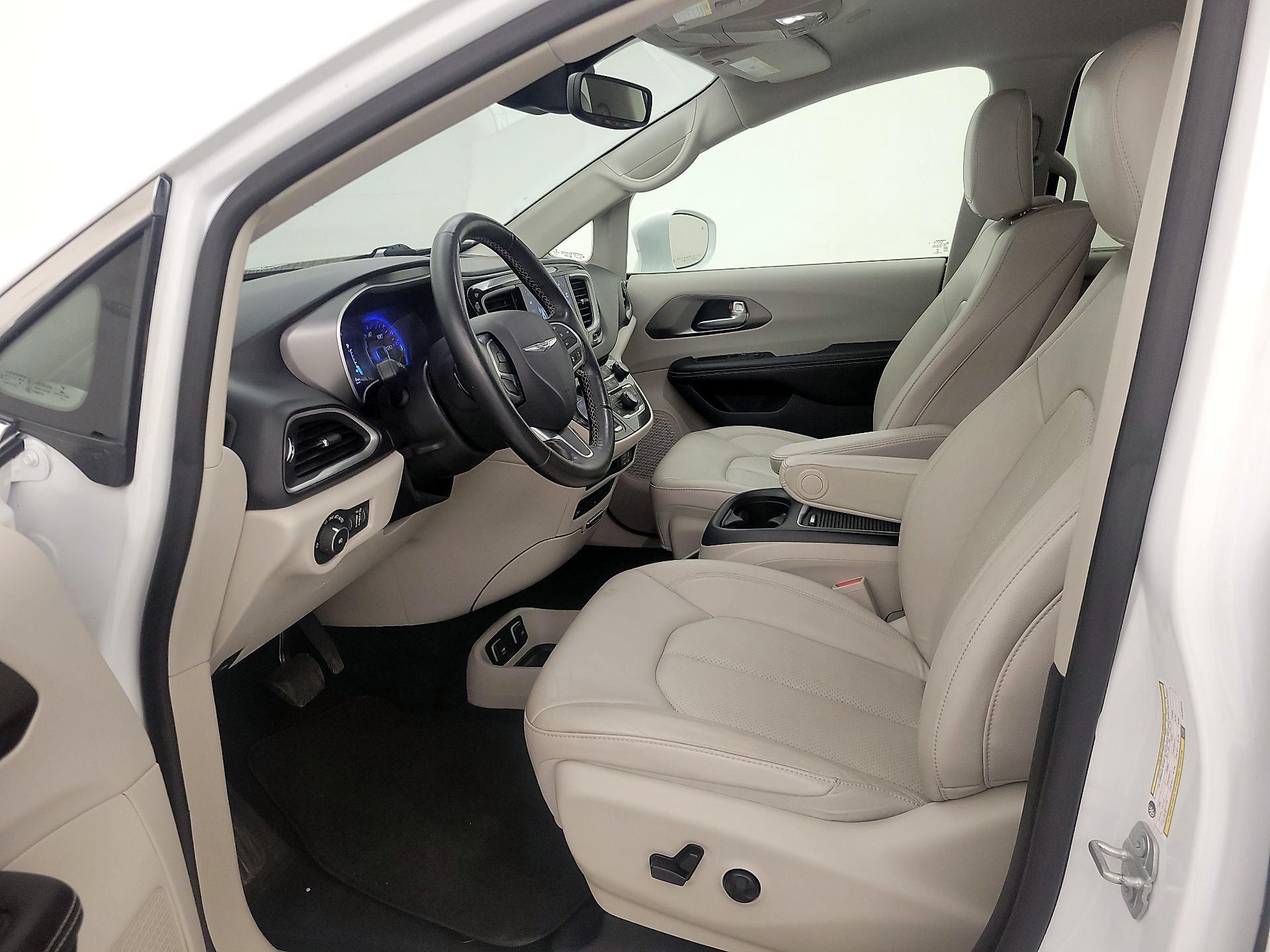 Thumbnail: 2020 Chrysler Pacifica - 11