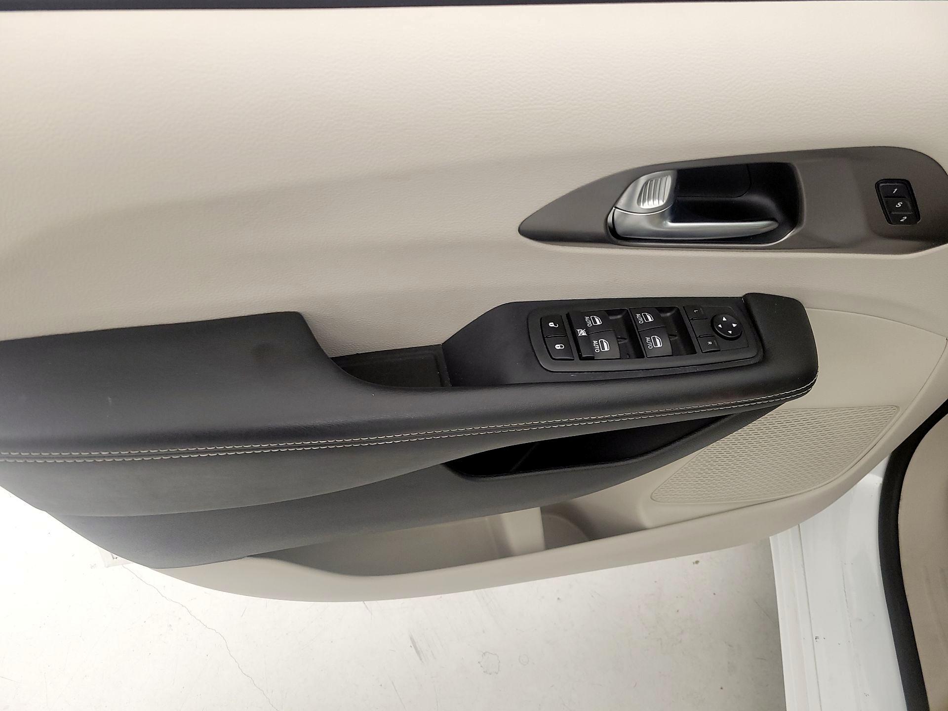 Thumbnail: 2020 Chrysler Pacifica - 12