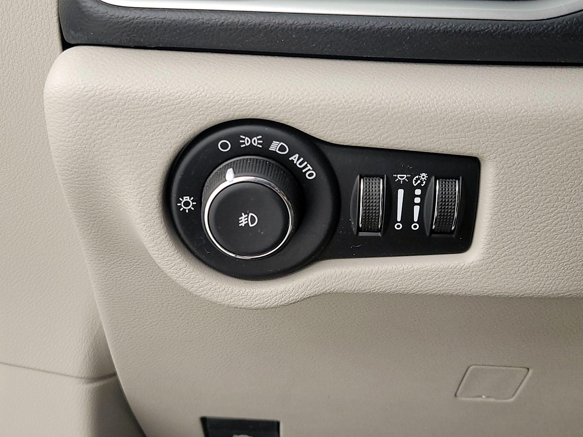 Thumbnail: 2020 Chrysler Pacifica - 13