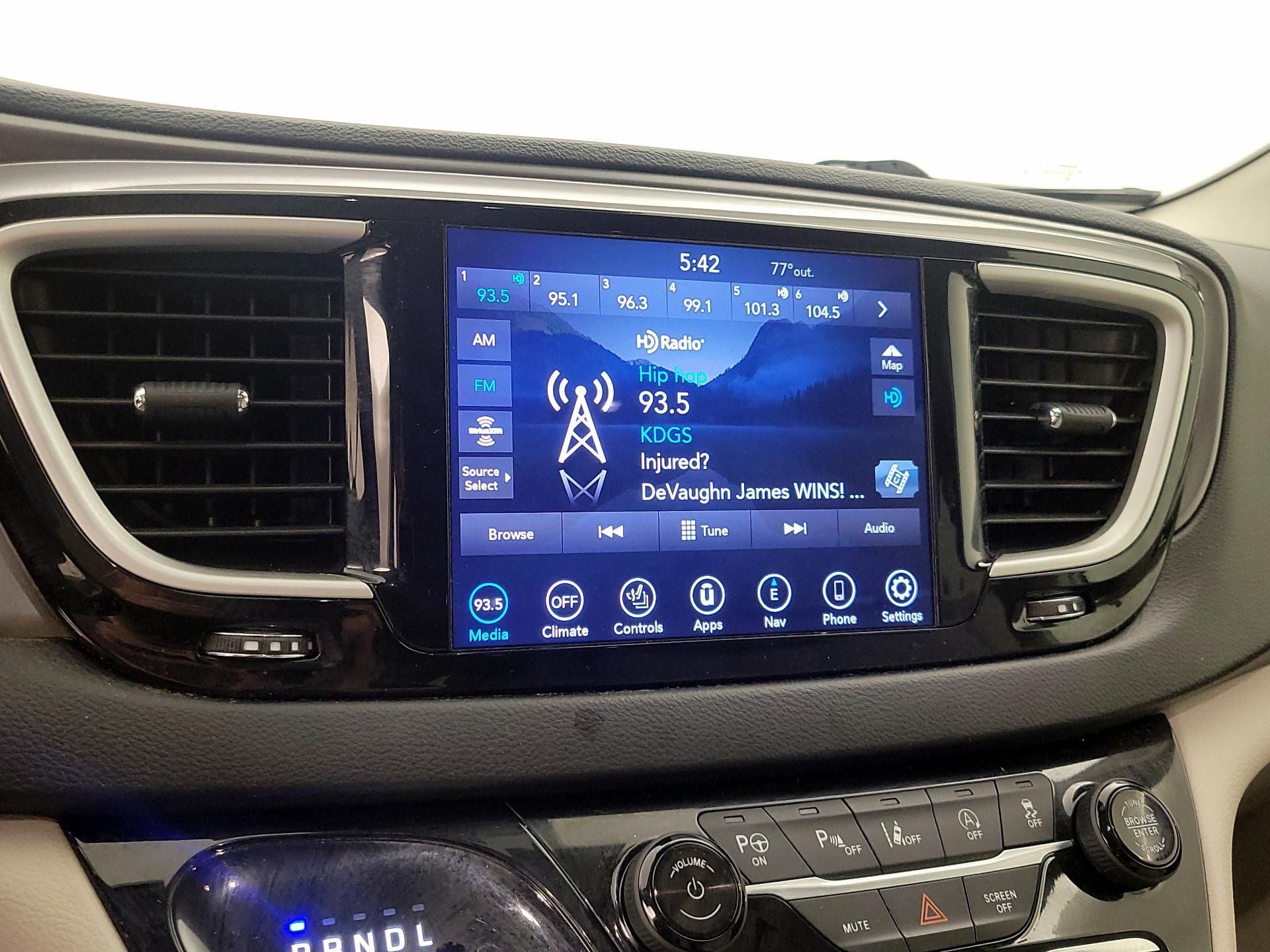 Thumbnail: 2020 Chrysler Pacifica - 16