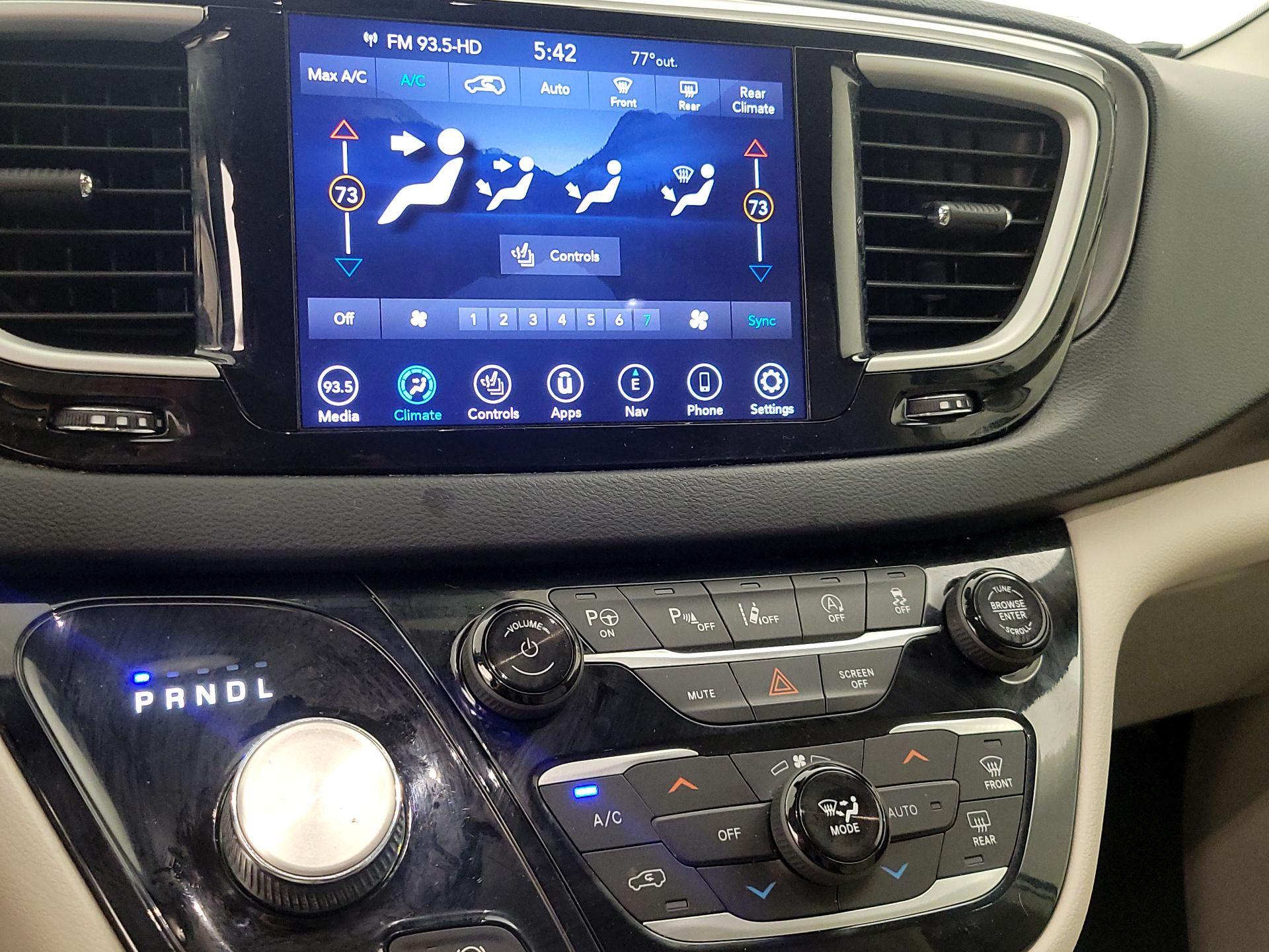 Thumbnail: 2020 Chrysler Pacifica - 17