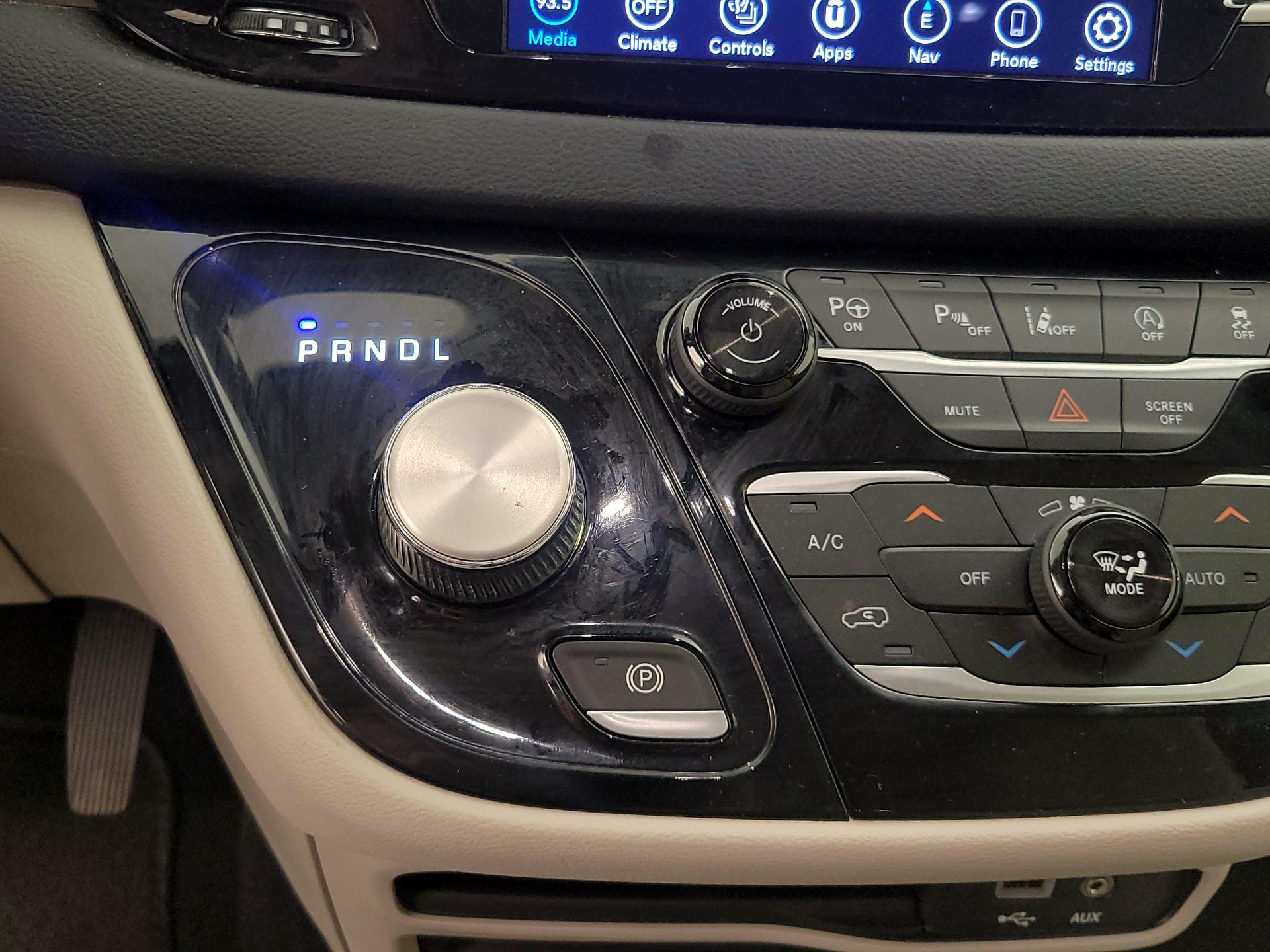 Thumbnail: 2020 Chrysler Pacifica - 18